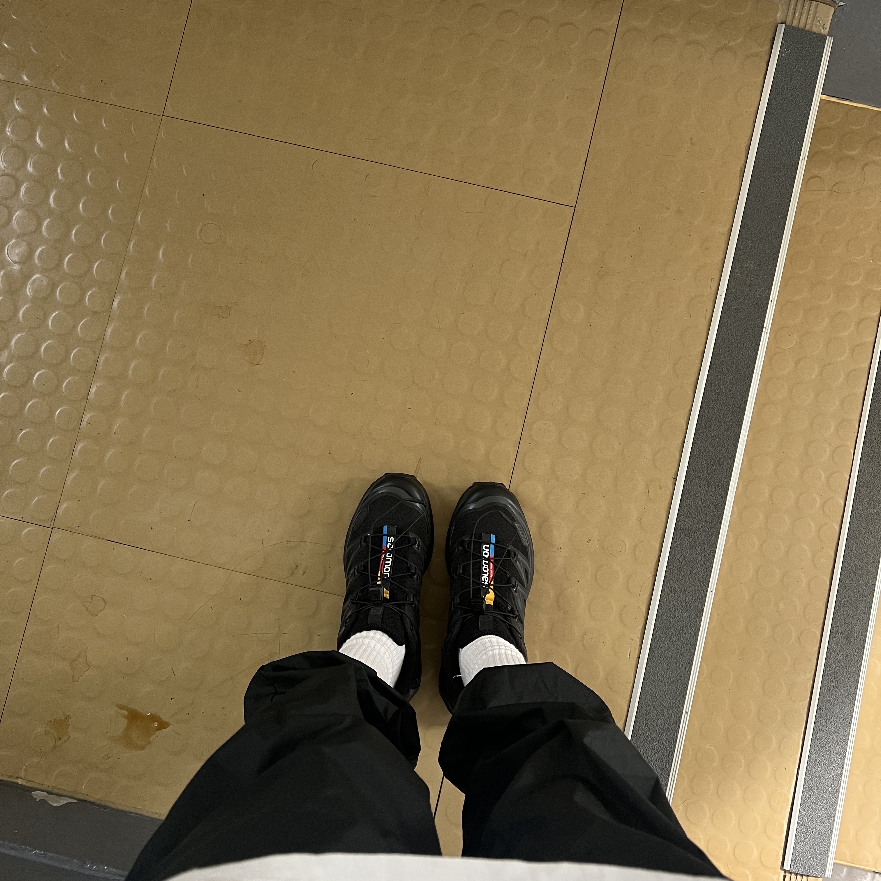 Salomon XT-6 ADV Black 착용 스타일