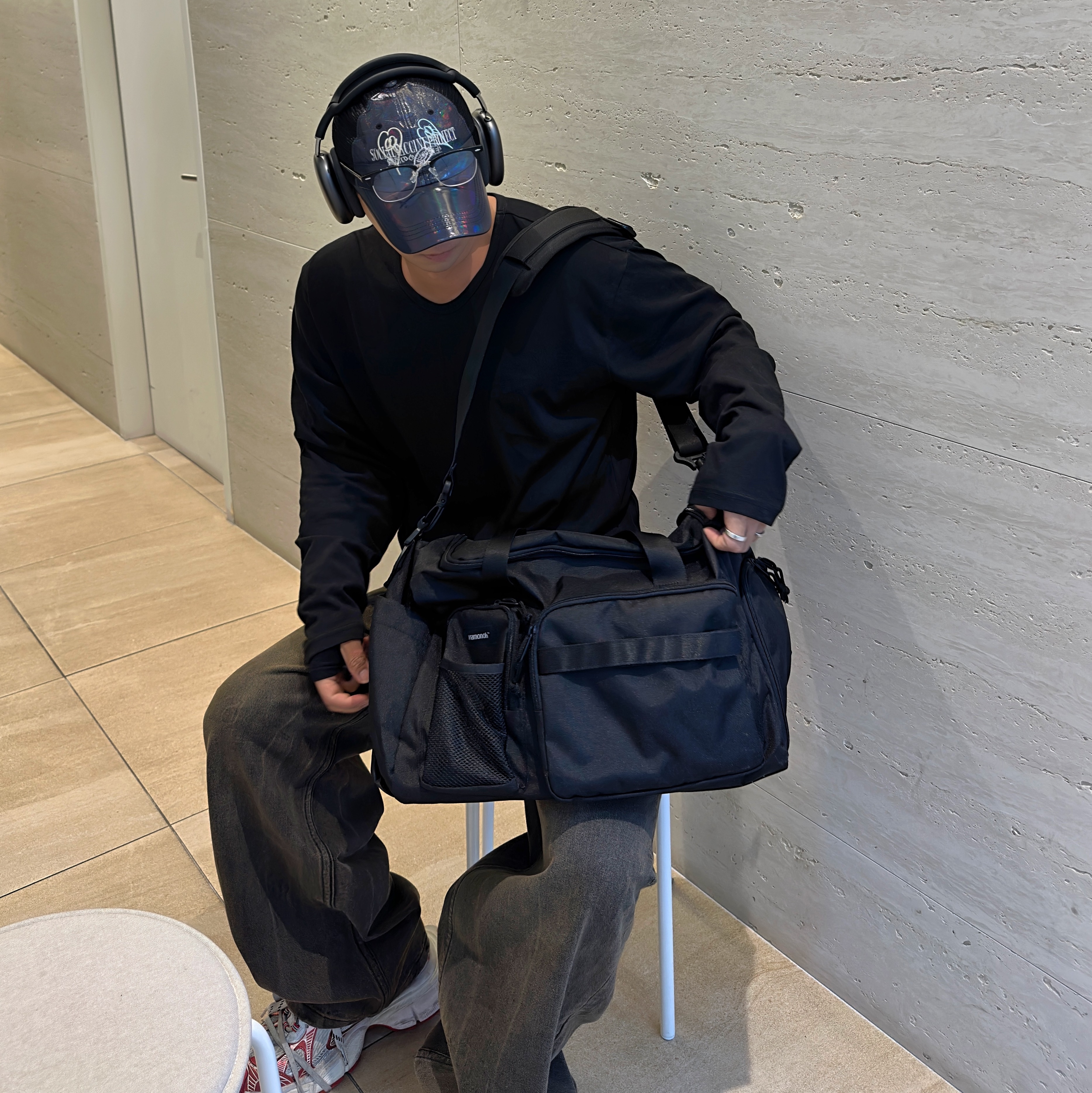 Apple AirPods Max Lightning Space Gray (Korean Ver.), Balenciaga 3XL Sneakers White Red 착용 스타일 - 1
