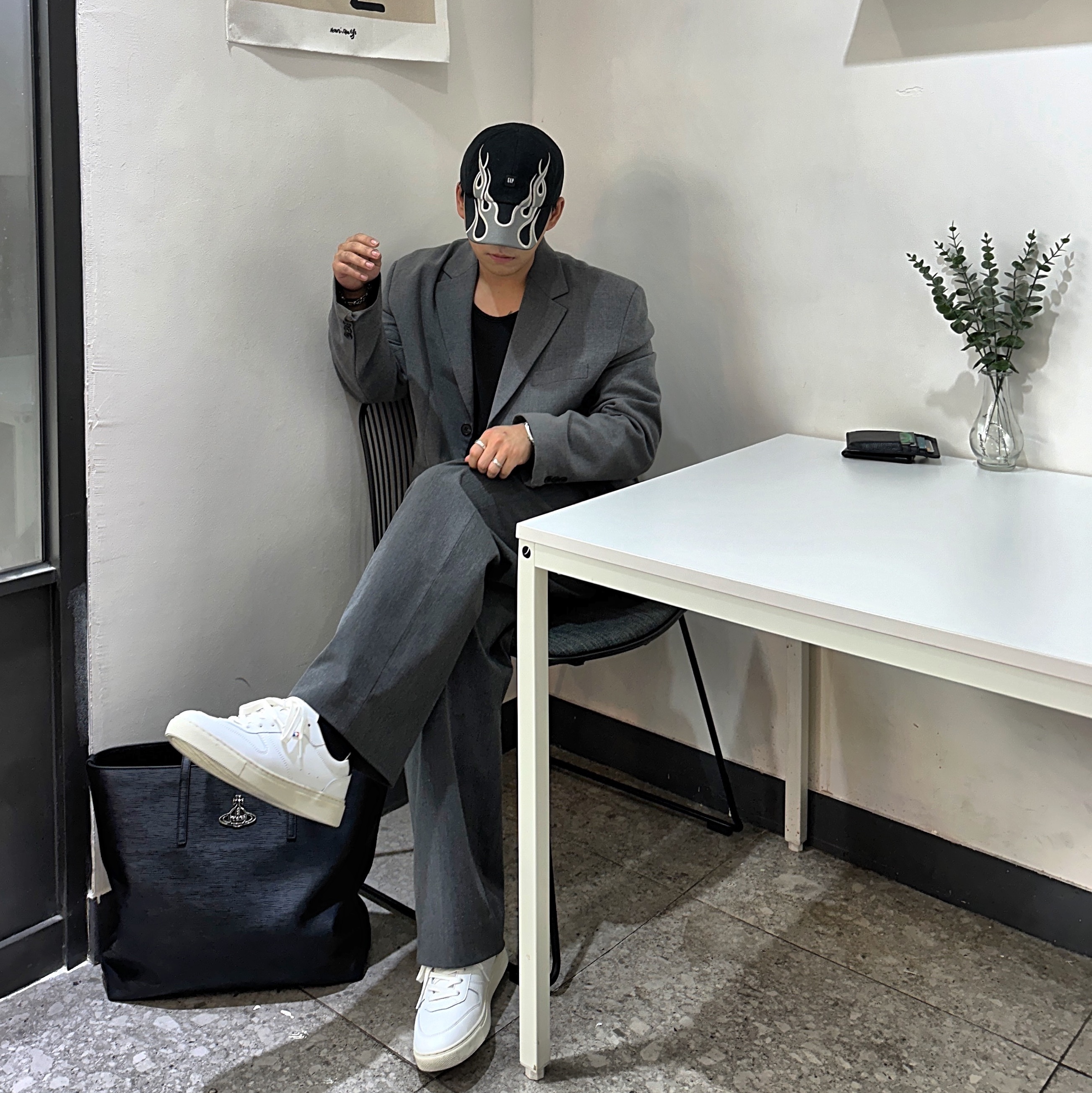 Yeezy Gap Engineered By Balenciaga Flame Cap Black 착용 스타일 - 1