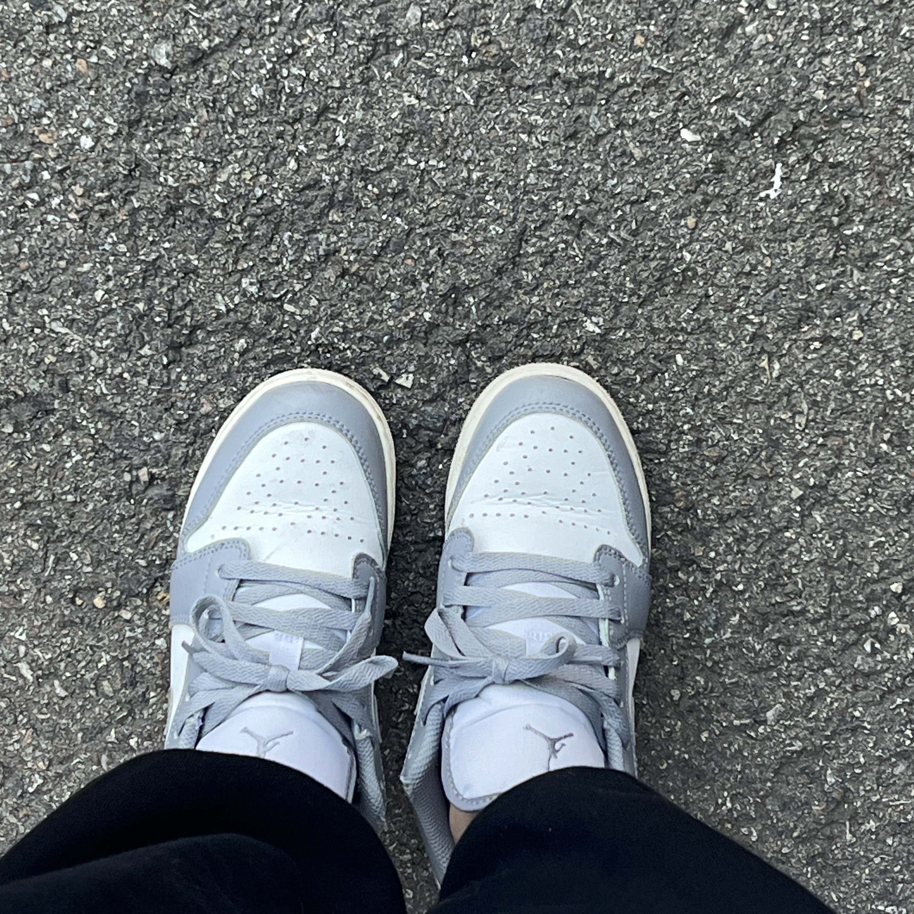 (GS) Jordan 1 Low Stealth and White 착용 스타일