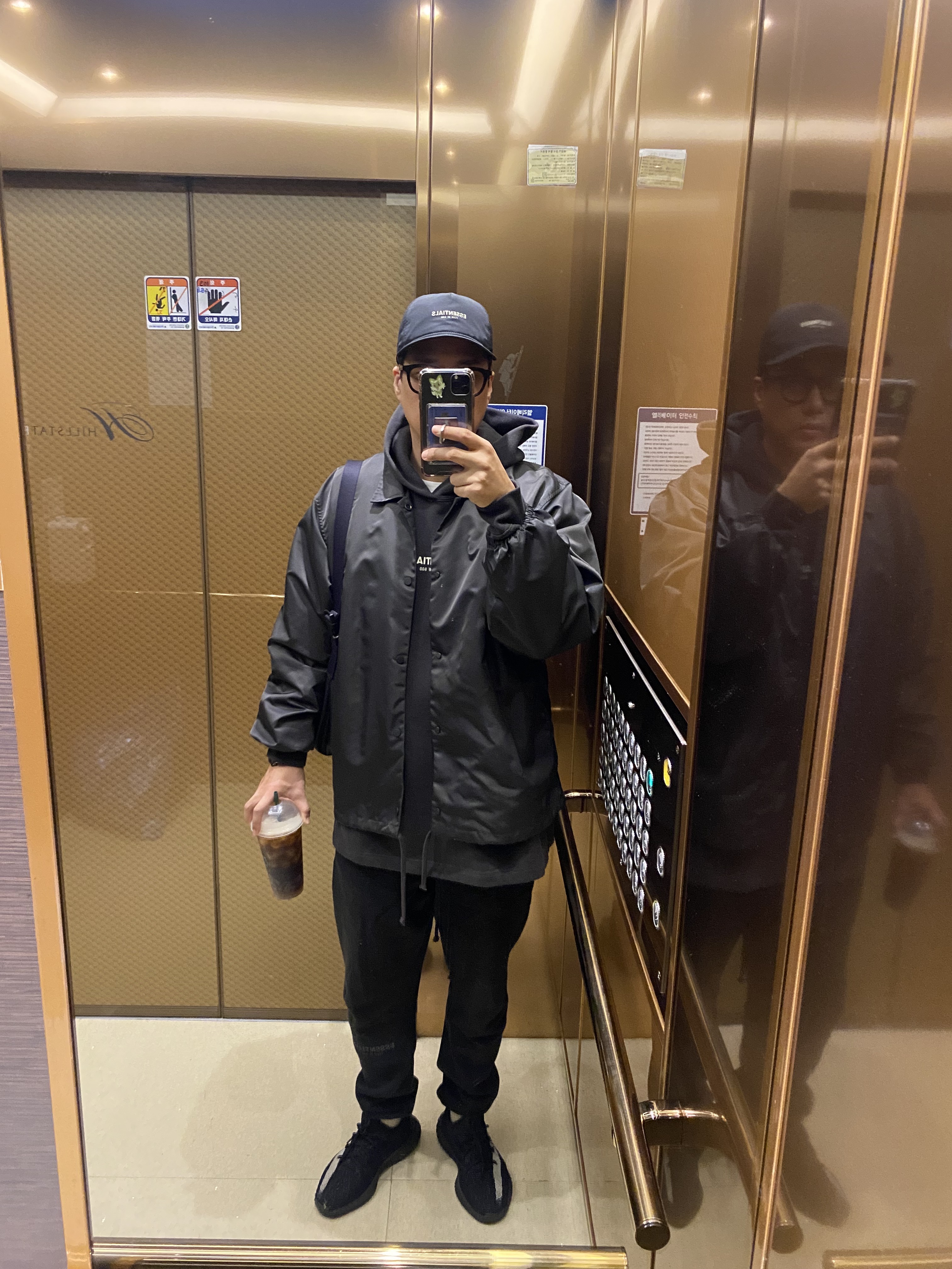 Essentials Coaches Jacket Iron - 22SS, Essentials Relaxed Hoodie Iron - 22SS 착용 스타일