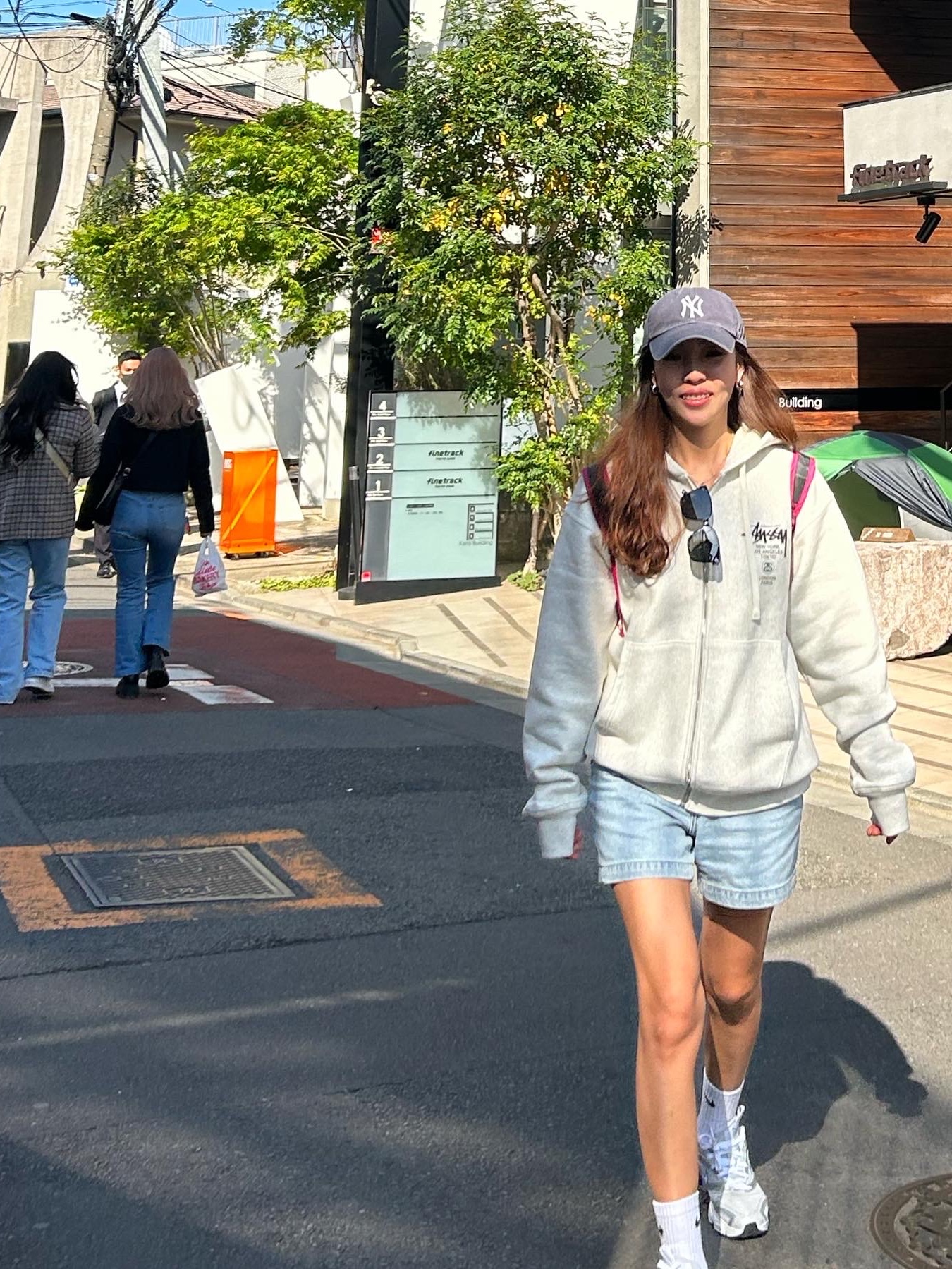 Stussy World Tour Zip Hoodie Ash Heather 2022, Apple AirPods Max Lightning Silver (Korean Ver.) 착용 스타일 - 4