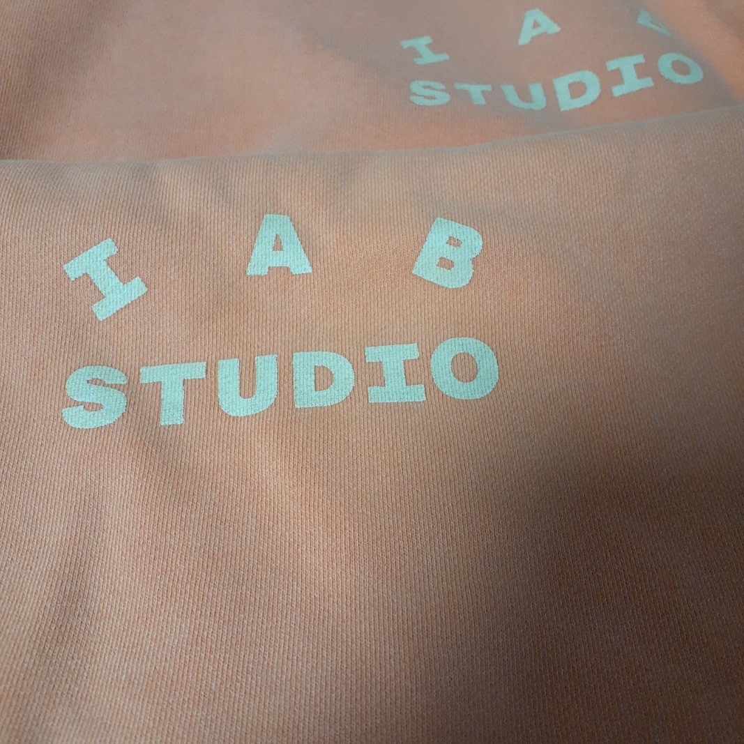 IAB Studio Pigment Hoodie & Sack Salmon, IAB Studio Pigment Hoodie Salmon 착용 스타일 - 1