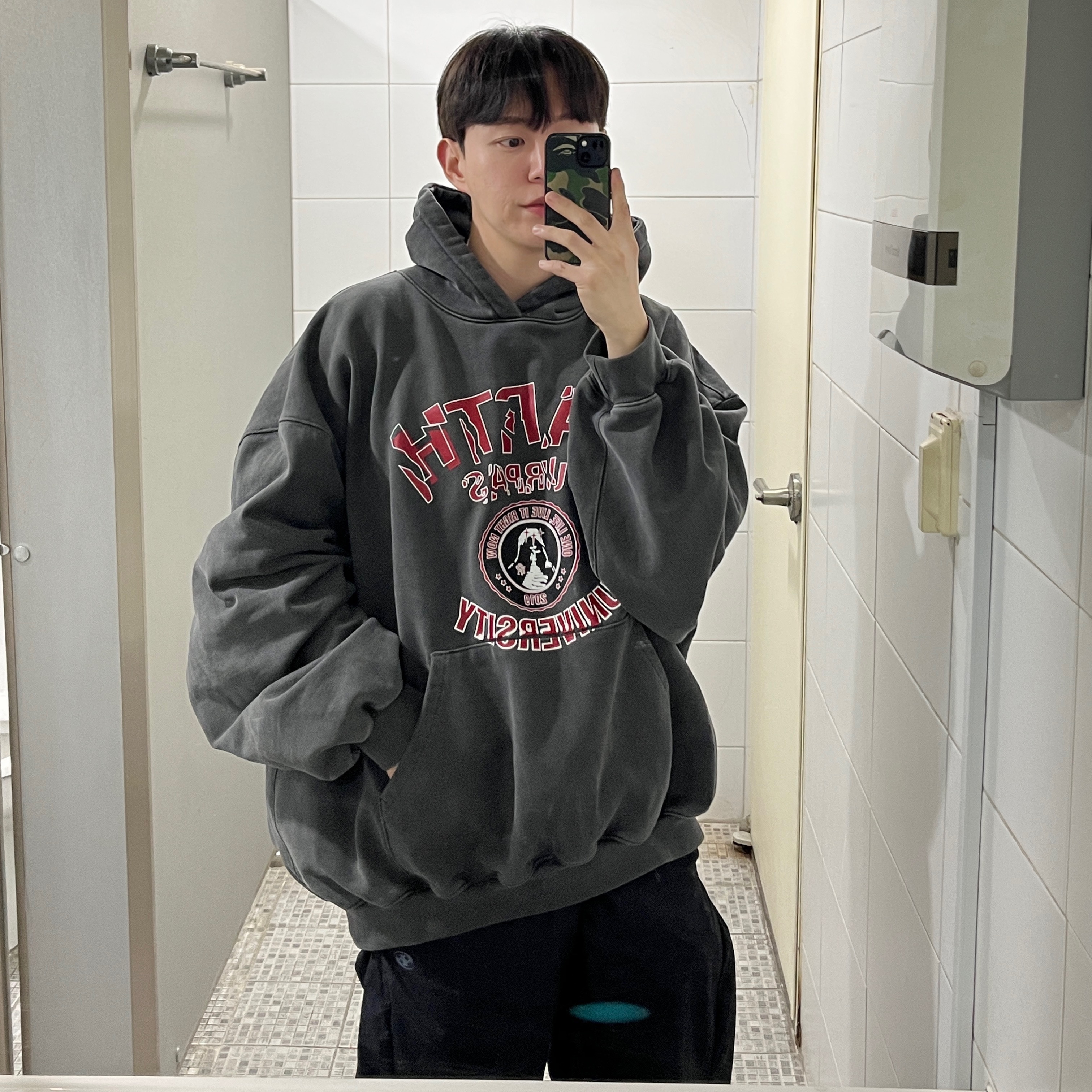 Ourpas 075 Ivy League Hoodie Washed Gray 착용 스타일