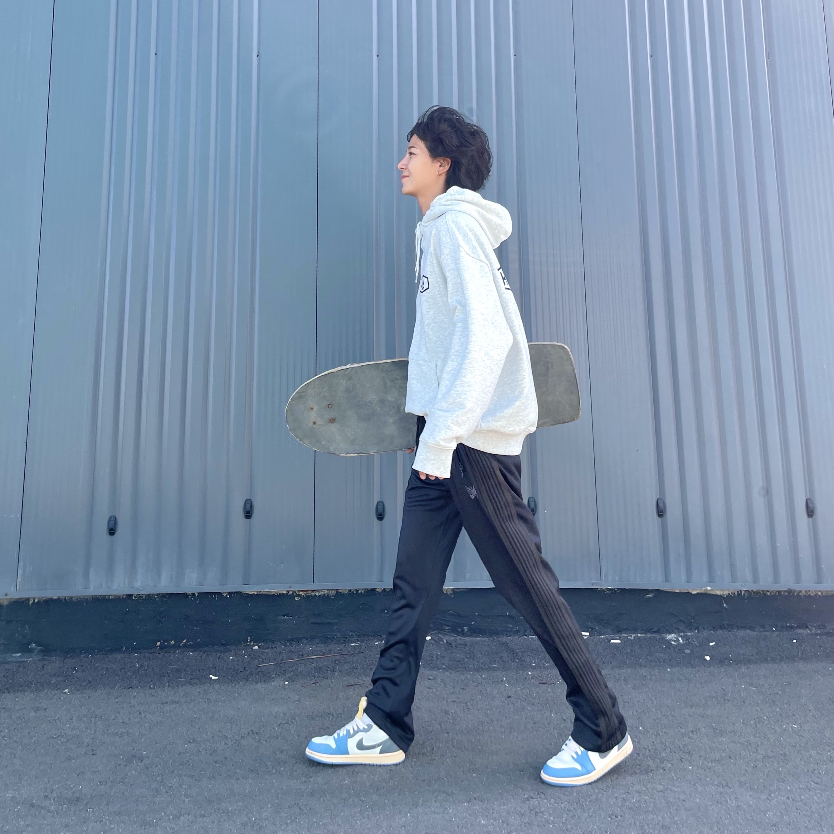 Jordan 1 Low SE Tokyo 96, Needles x Studious Track Pants Poly Smooth Black 착용 스타일 - 2