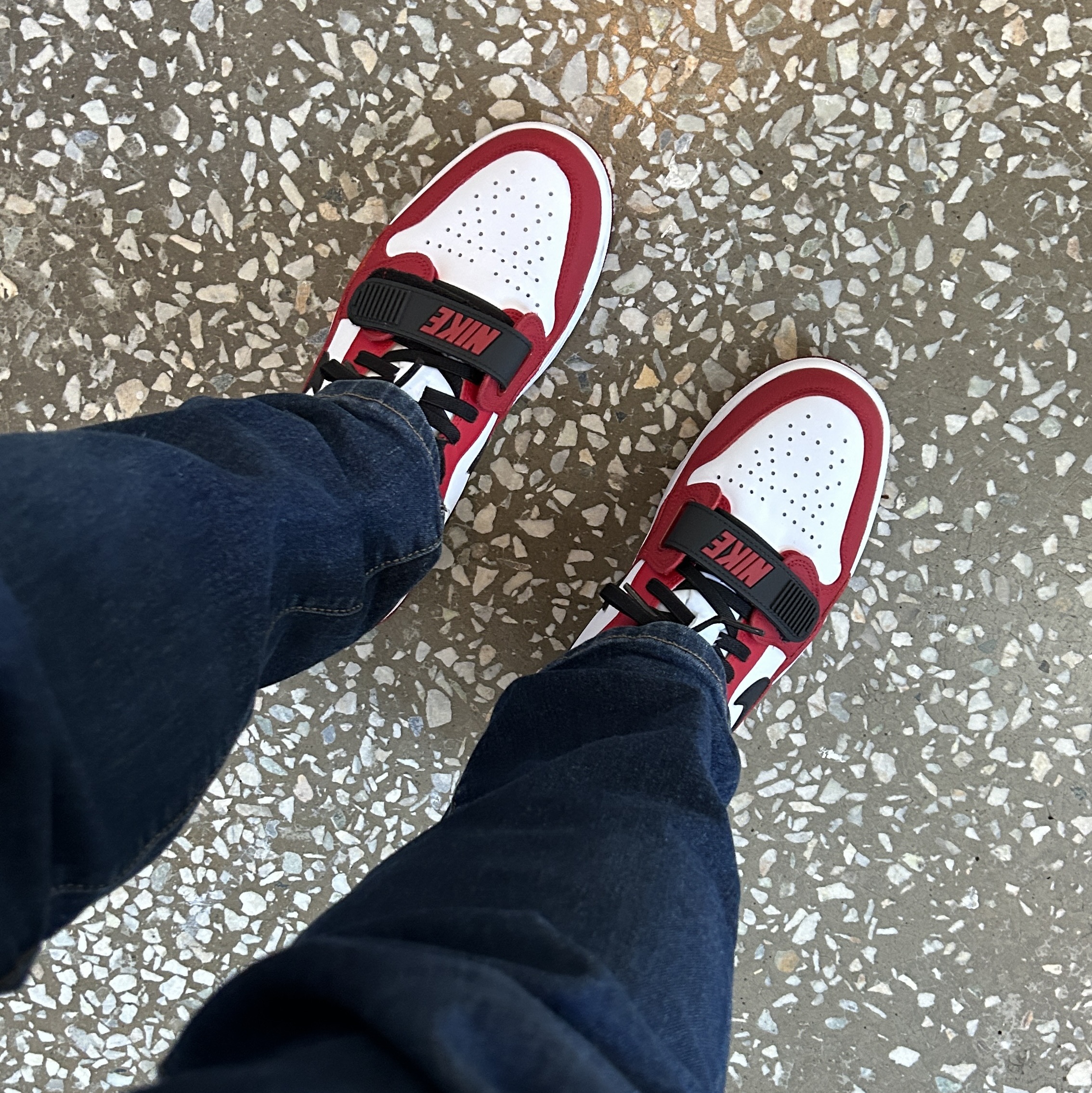 Jordan Legacy 312 Low Chicago 2022, (GS) Jordan Legacy 312 Low White Gym Red 착용 스타일 - 1
