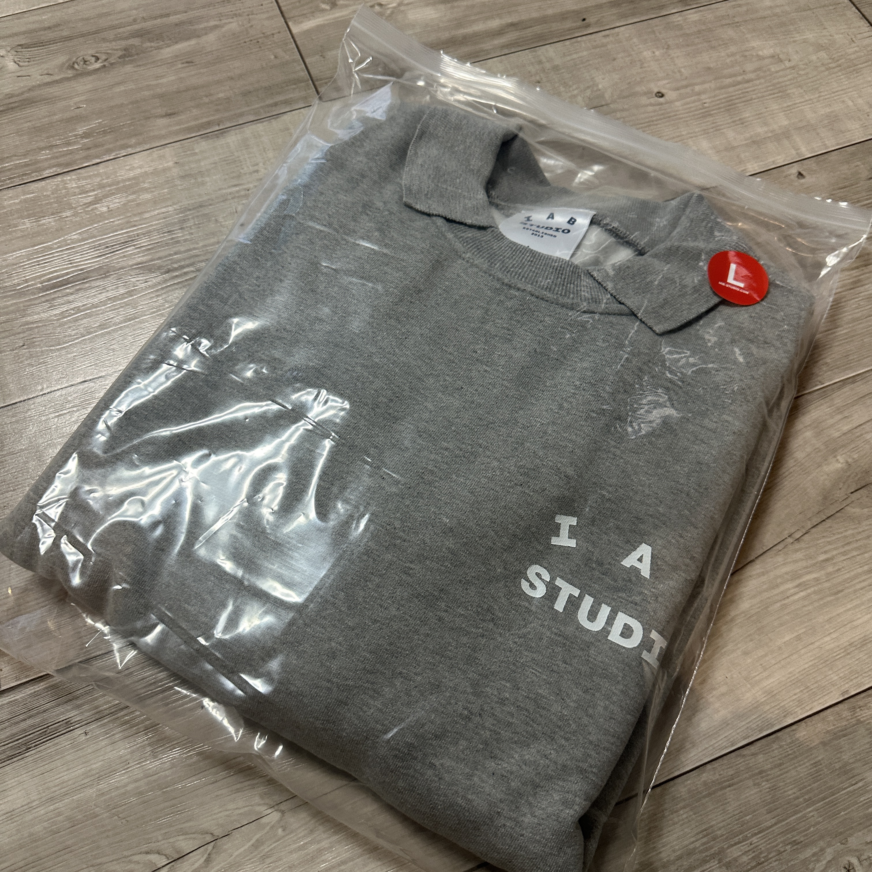 IAB Studio Rugby Sweatshirt Gray - 23FW, IAB Studio Woven Shorts Navy - The Hyundai Seoul Exclusive 착용 스타일 - 3