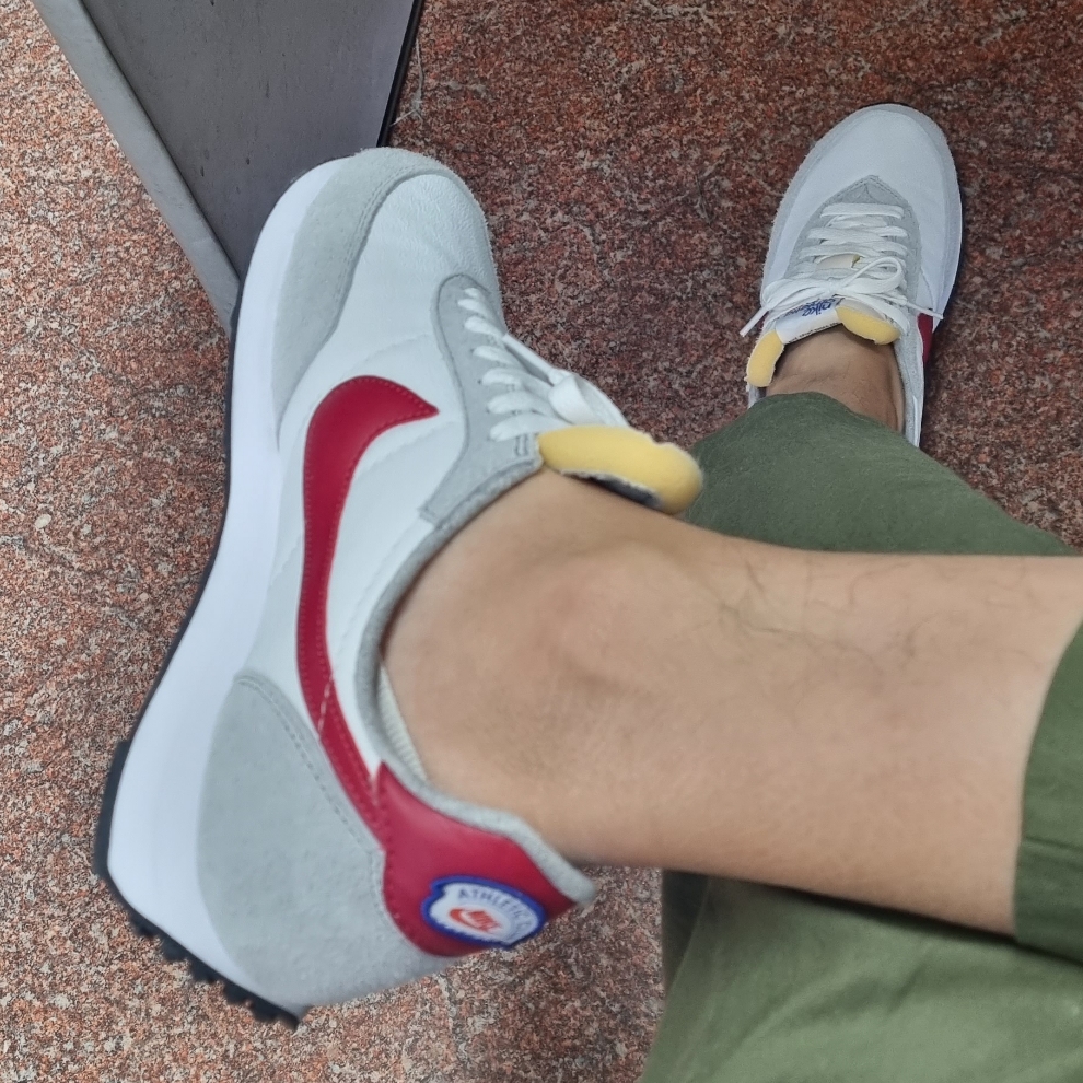 Nike Waffle Trainer 2 Light Smoke Grey Gym Red 착용 스타일 - 1