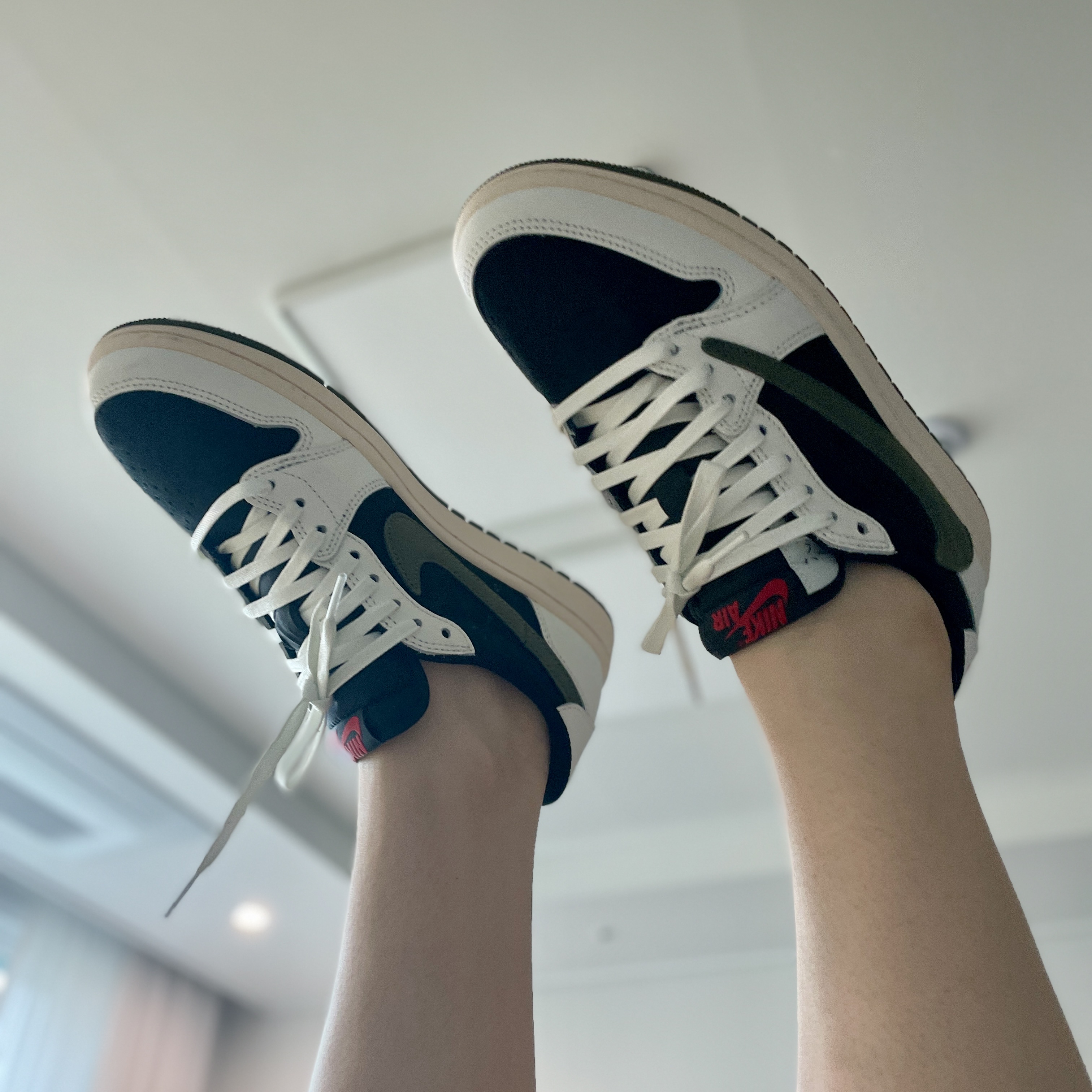 (W) Jordan 1 x Travis Scott Retro Low OG SP Medium Olive 착용 스타일