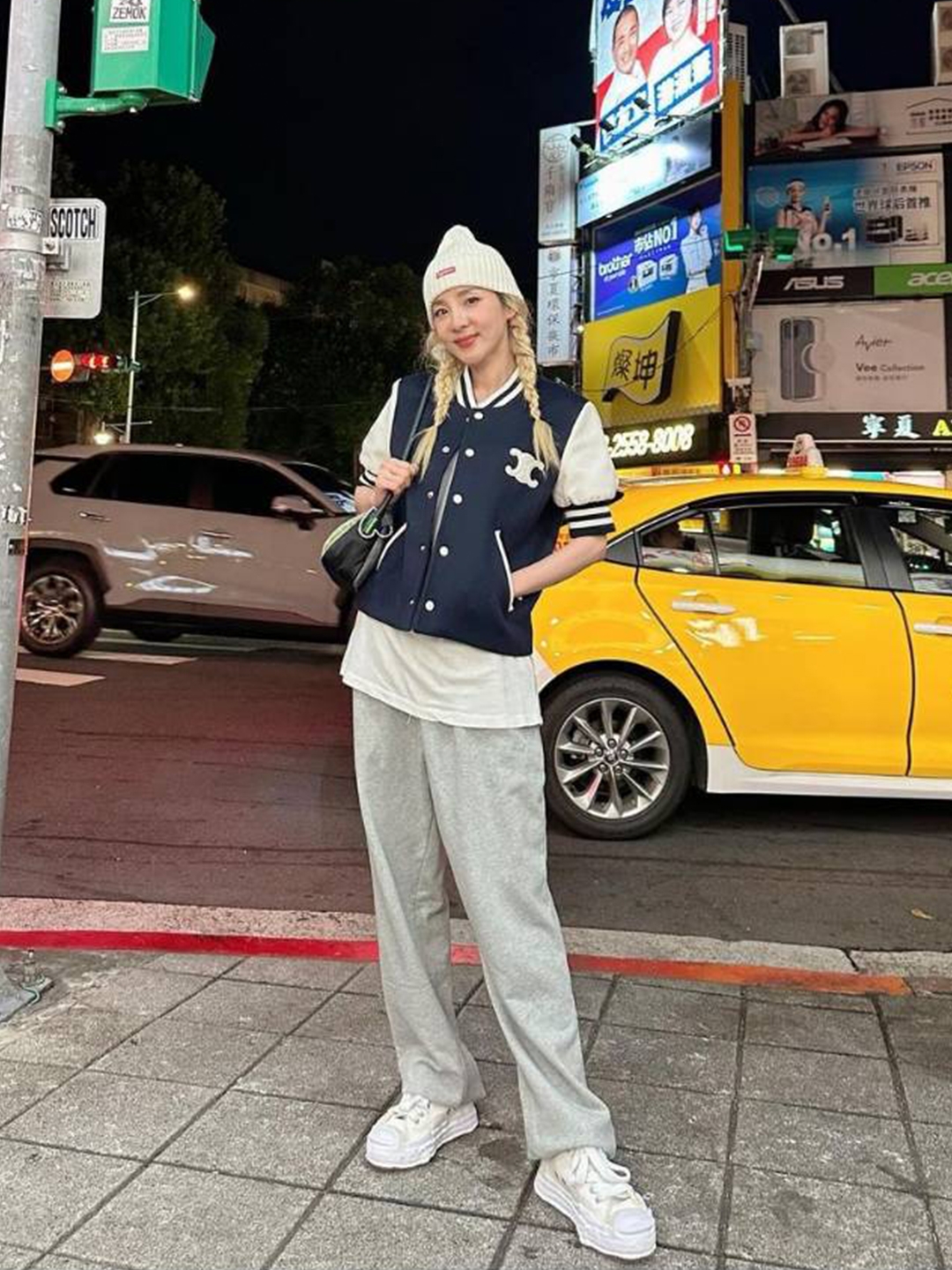 Maison Mihara Yasuhiro Wayne OG Sole Leather Low-top Sneakers White, Supreme Cashmere Beanie White - 20FW 착용 스타일 - 2