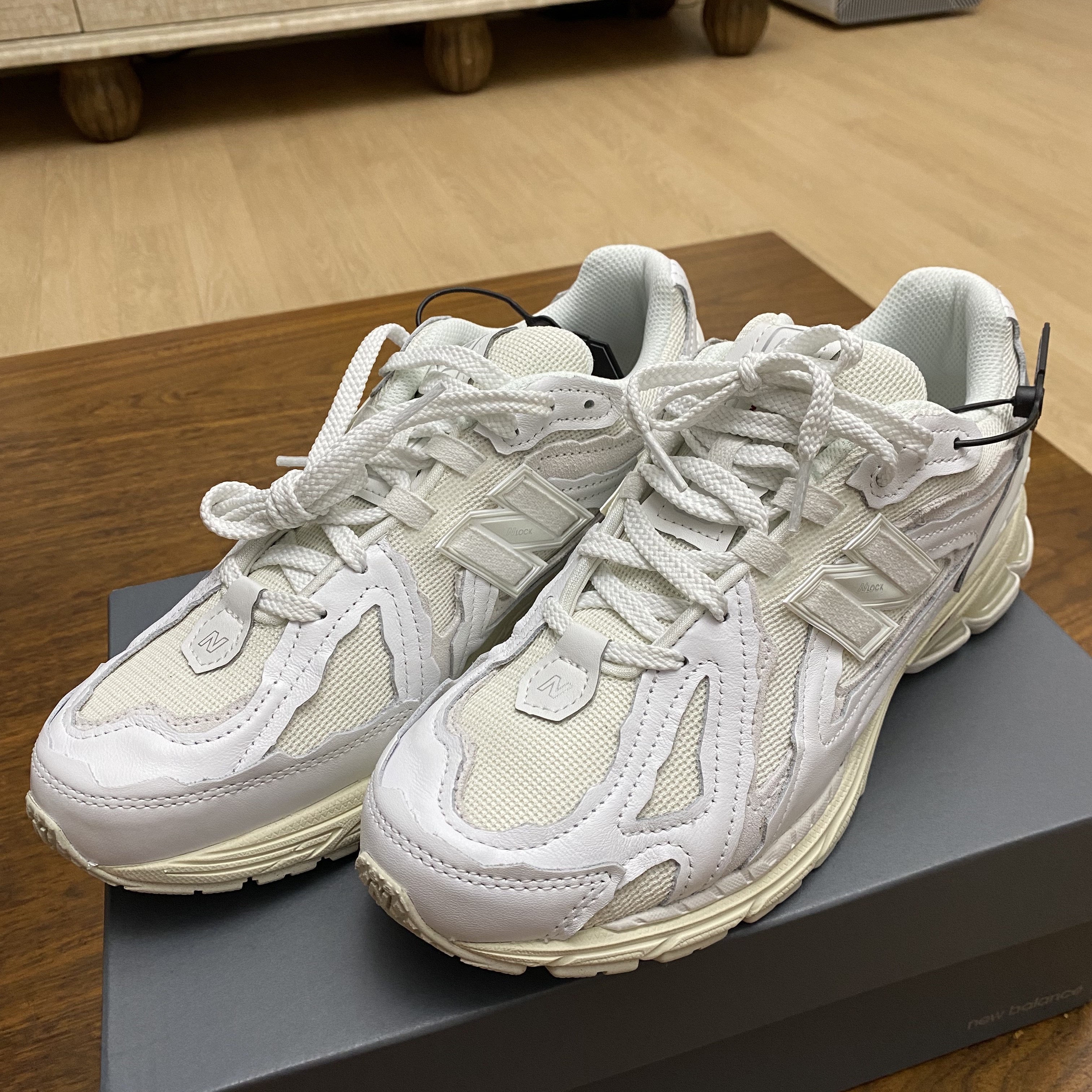 New Balance 1906D Protection Pack White Turtledove 착용 스타일