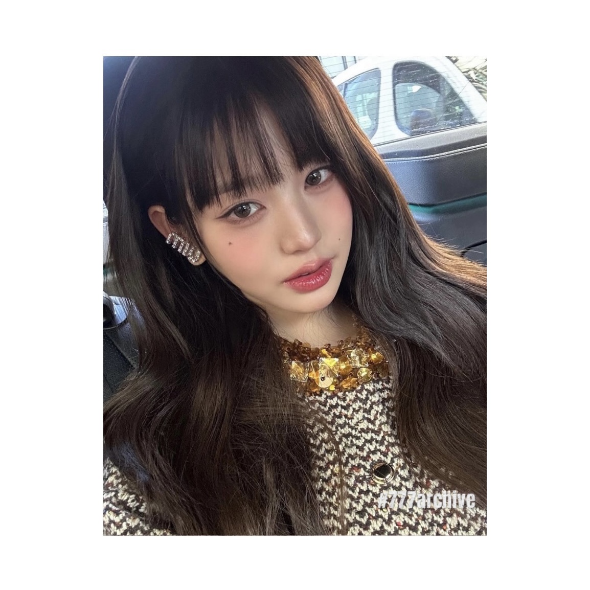 (W) Miu Miu Crystal Earrings Steel Crystal 착용 스타일 - 1