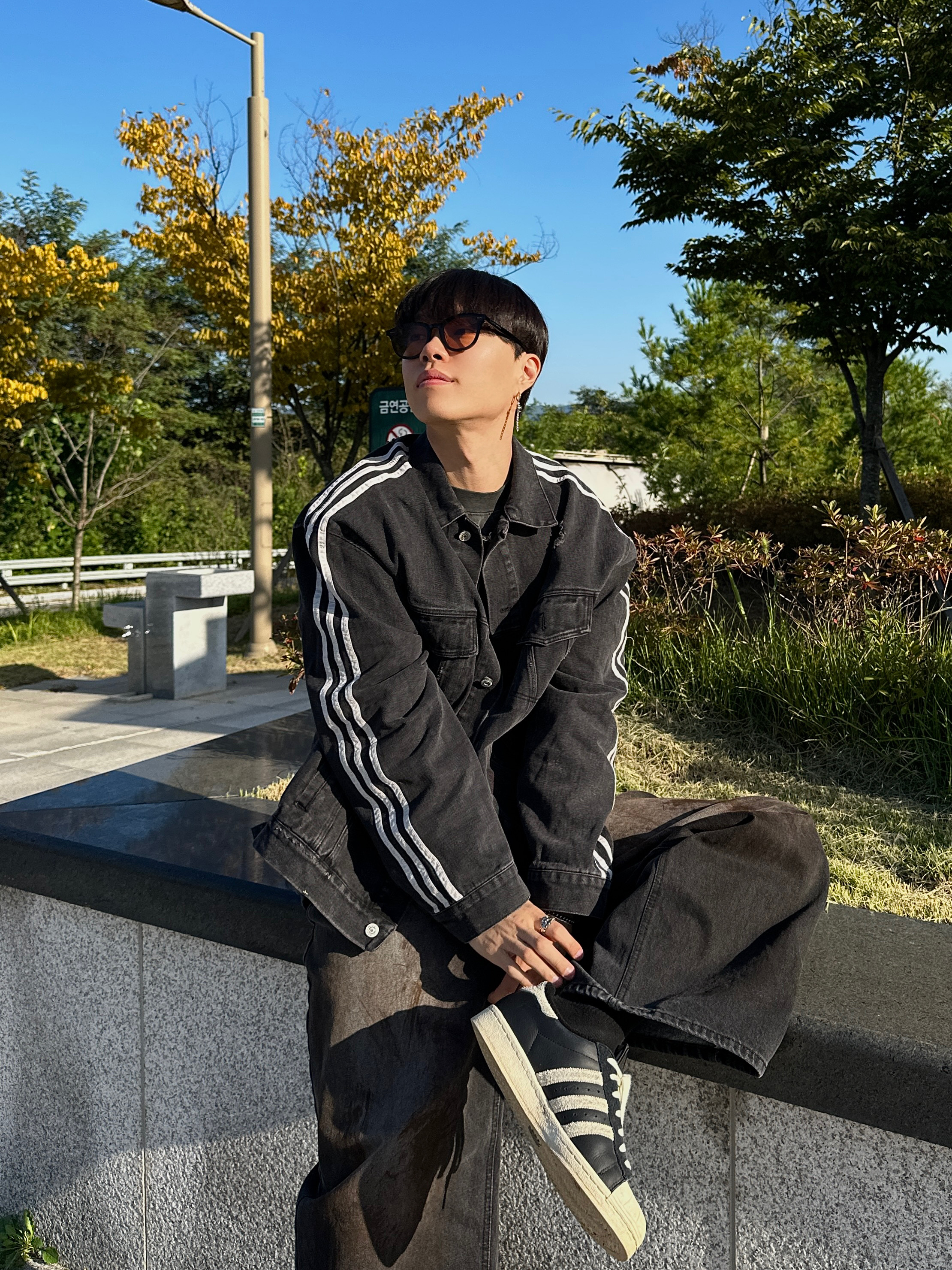 Adidas Superstar 82 Black White 착용 스타일 - 1