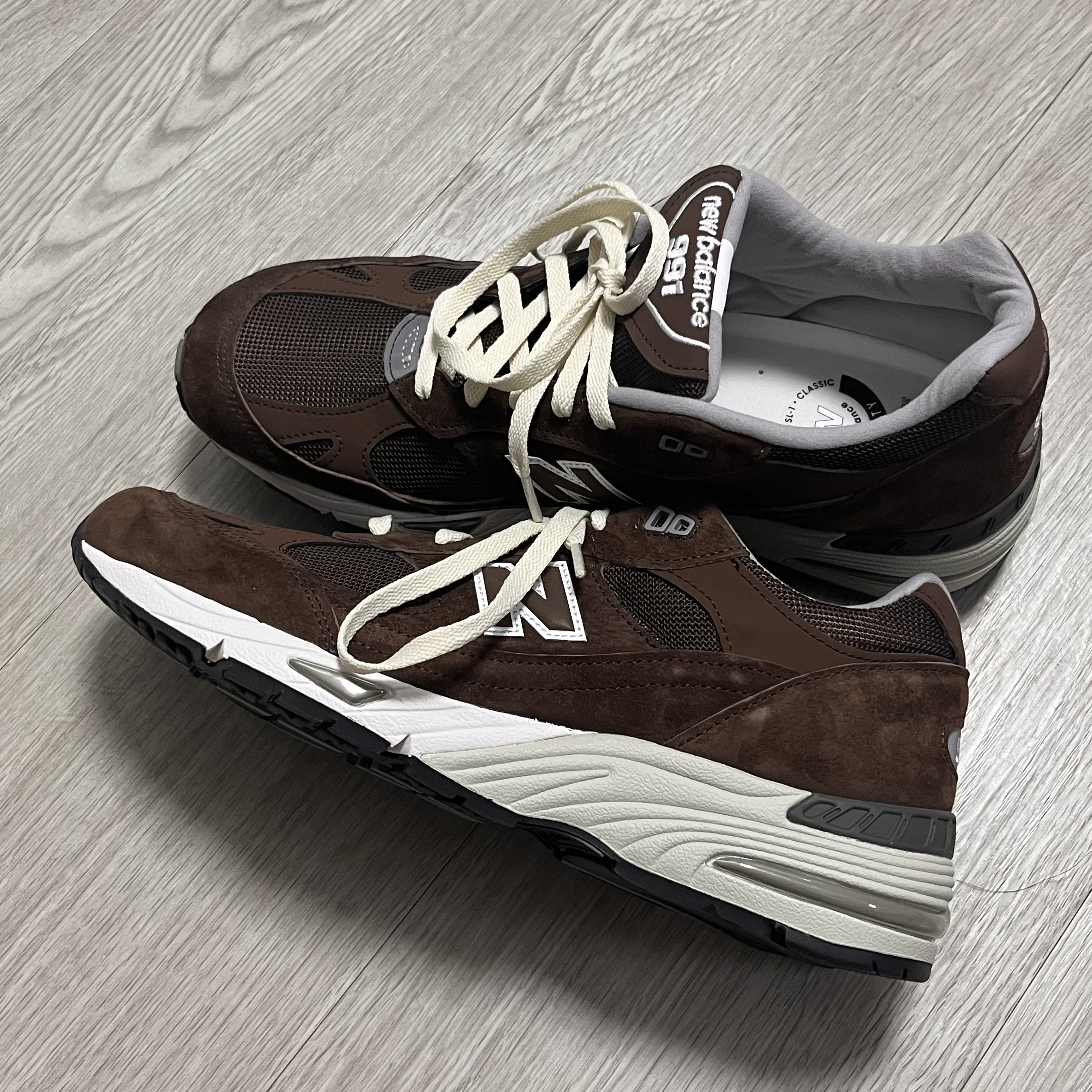 New Balance 991 Made in UK Mocha Brown 착용 스타일 - 1