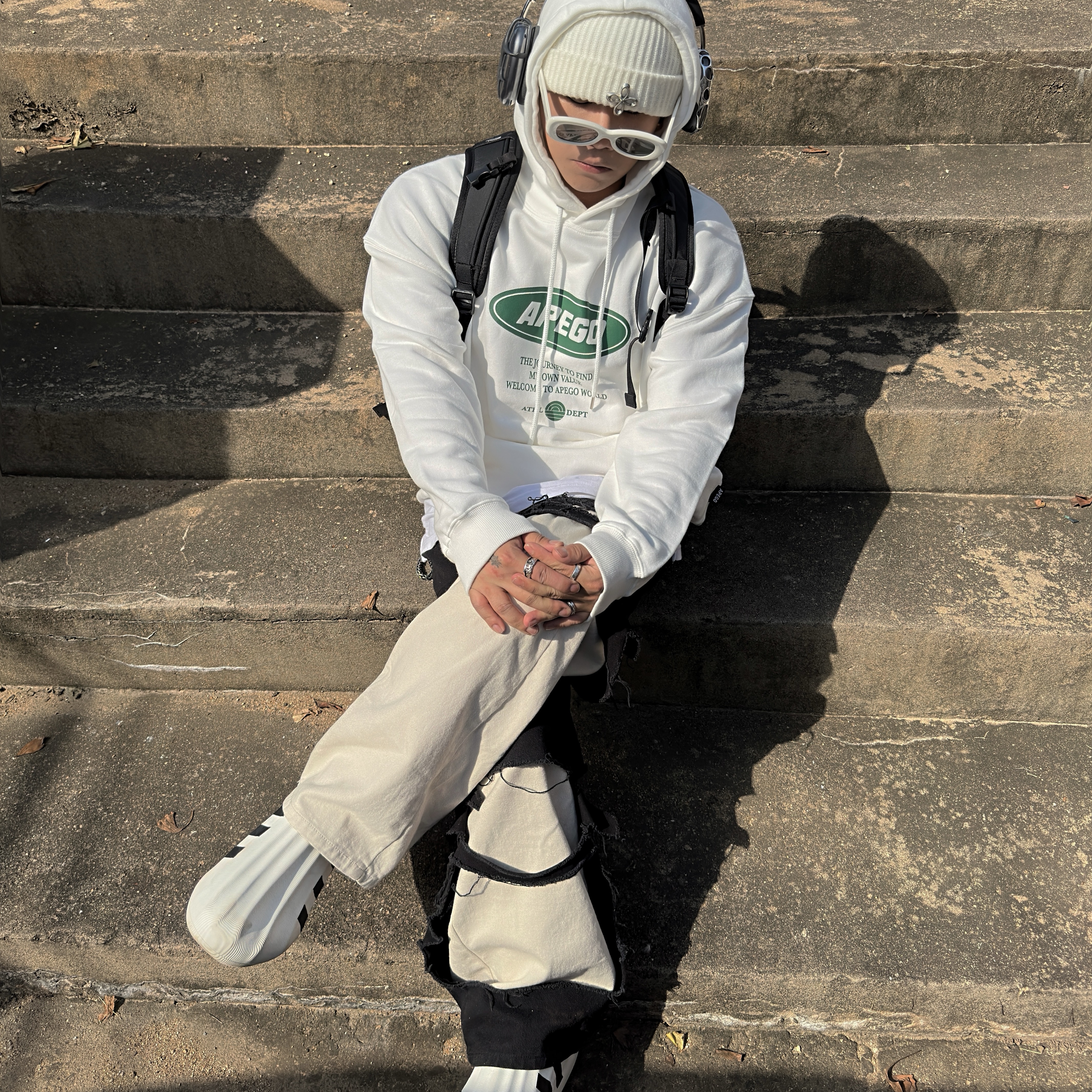 Adidas Adifom Superstar Core White, Apple AirPods Max Lightning Space Gray (Korean Ver.) 착용 스타일 - 4