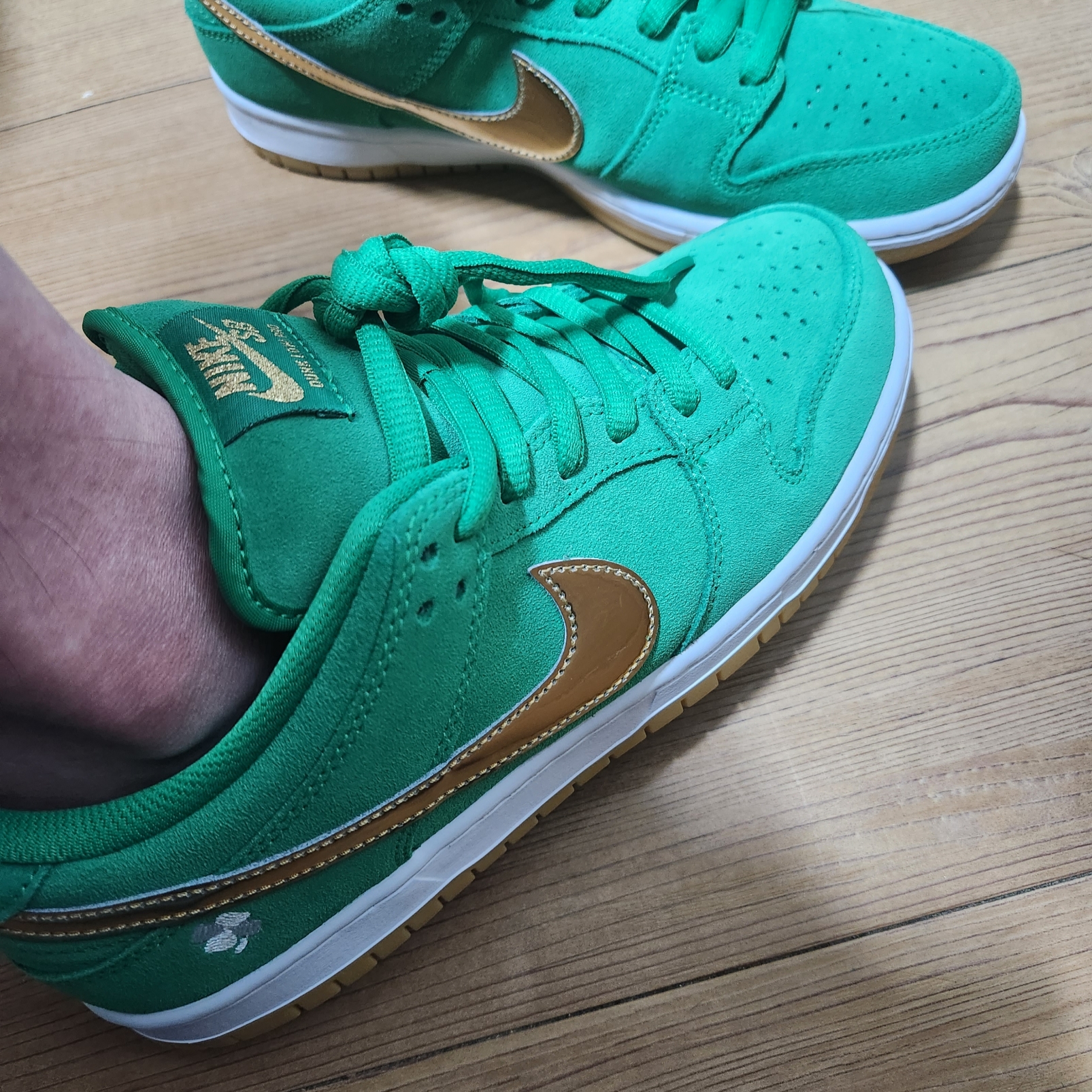 Nike SB Dunk Low Pro Shamrock 착용 스타일