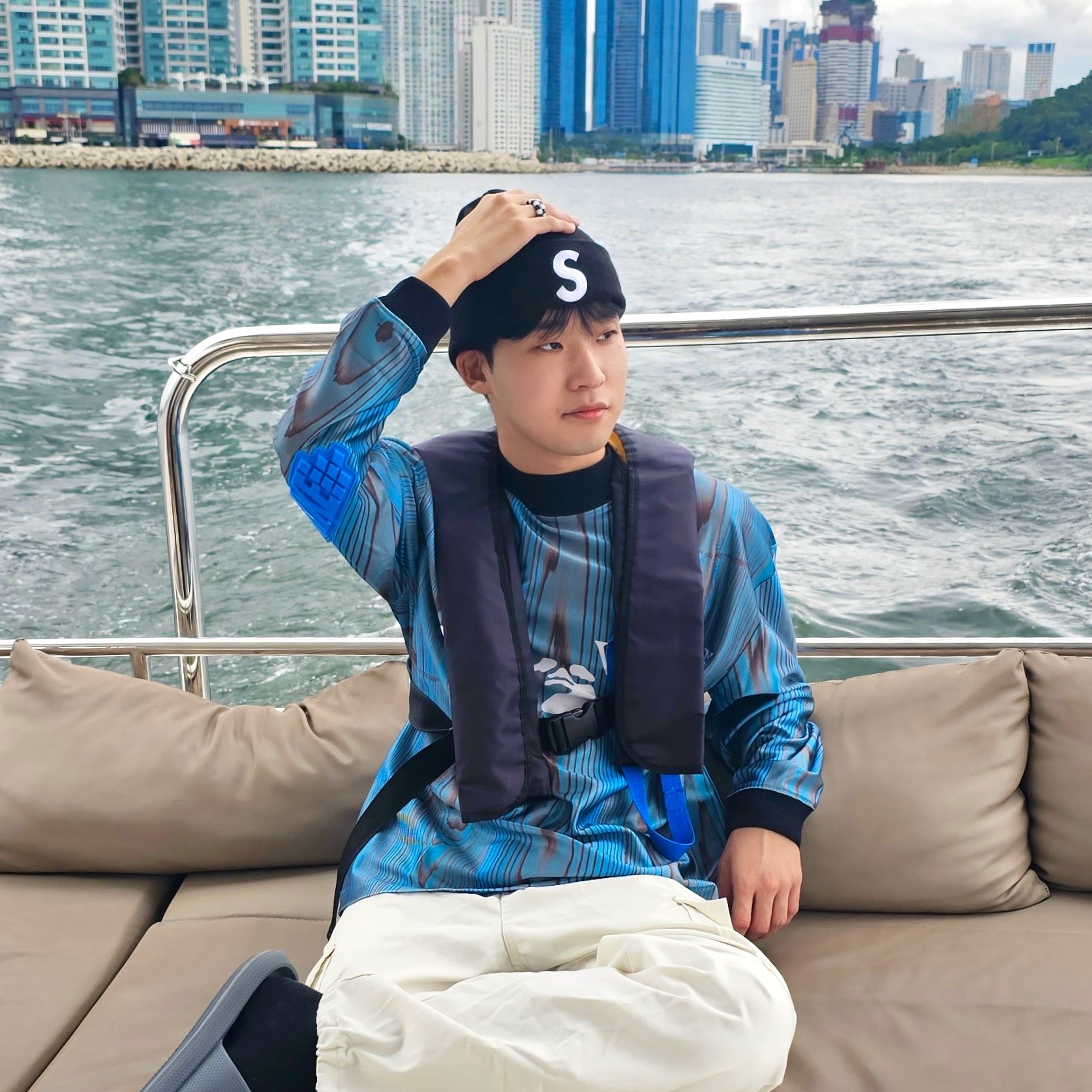 Nike x Off-White NRG Jersey Imperial Blue - Asia, Supreme New Era S Logo Beanie Black - 23FW 착용 스타일 - 2