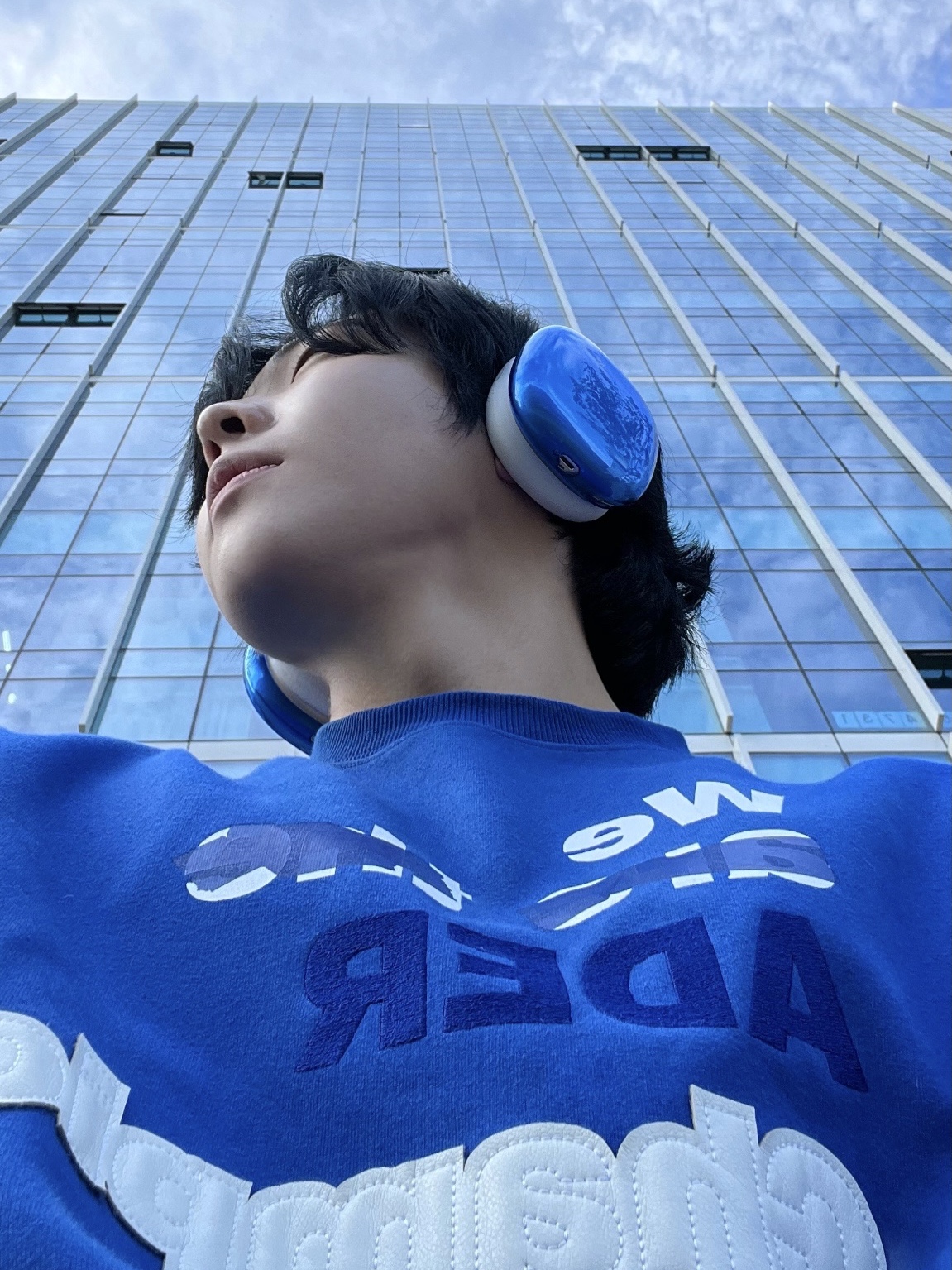 Ader Error Standic AirPods Max Case Z-Blue, Apple AirPods Max Lightning Silver (Korean Ver.) 착용 스타일 - 1