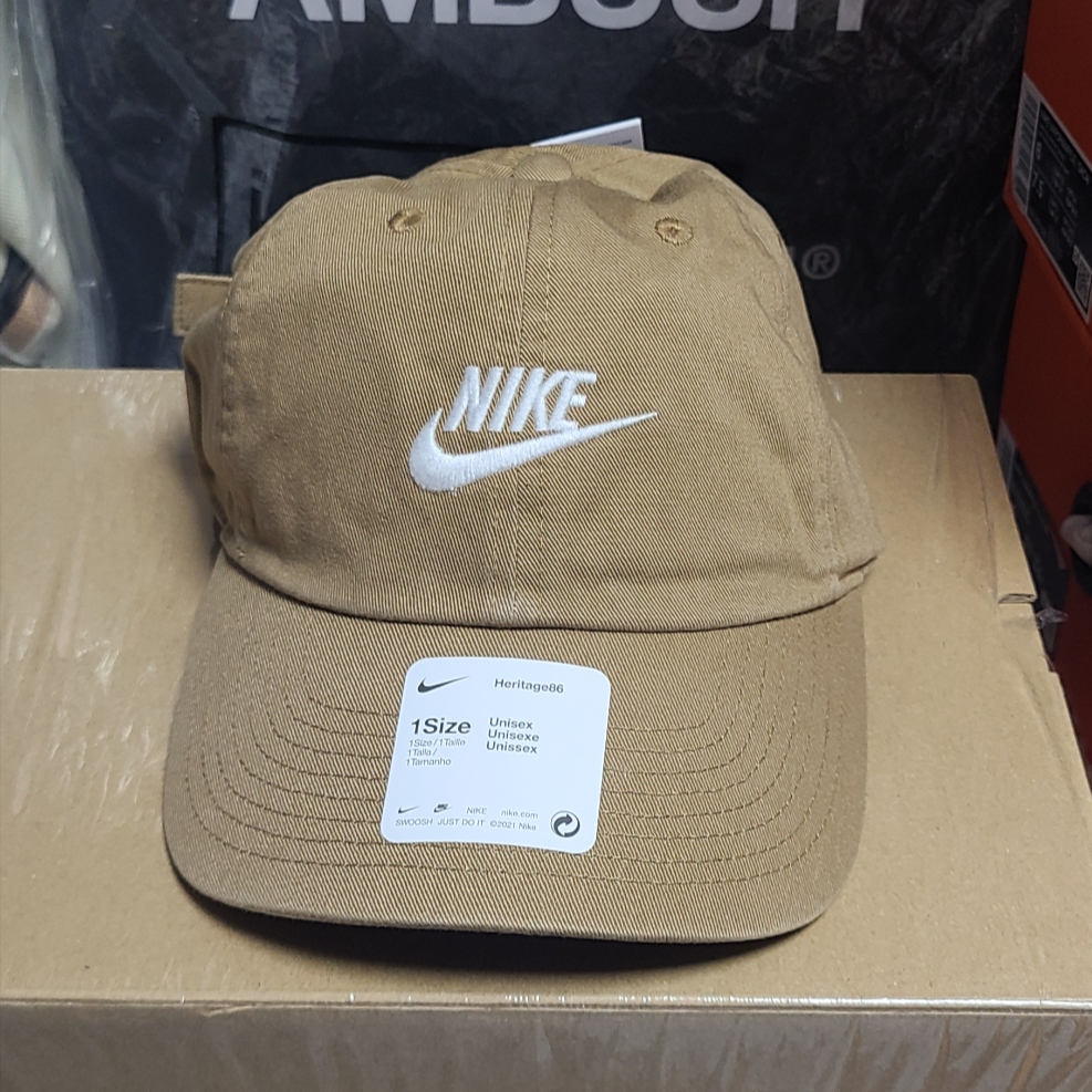 Nike Heritage 86 Futura Washed Cap Dark Driftwood, Adidas Yeezy Slide Flax 착용 스타일 - 1