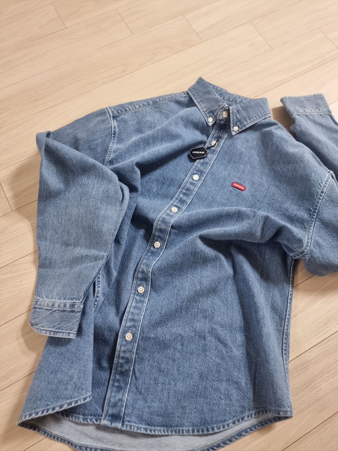 Supreme Small Box Shirt Denim - 23FW 착용 스타일