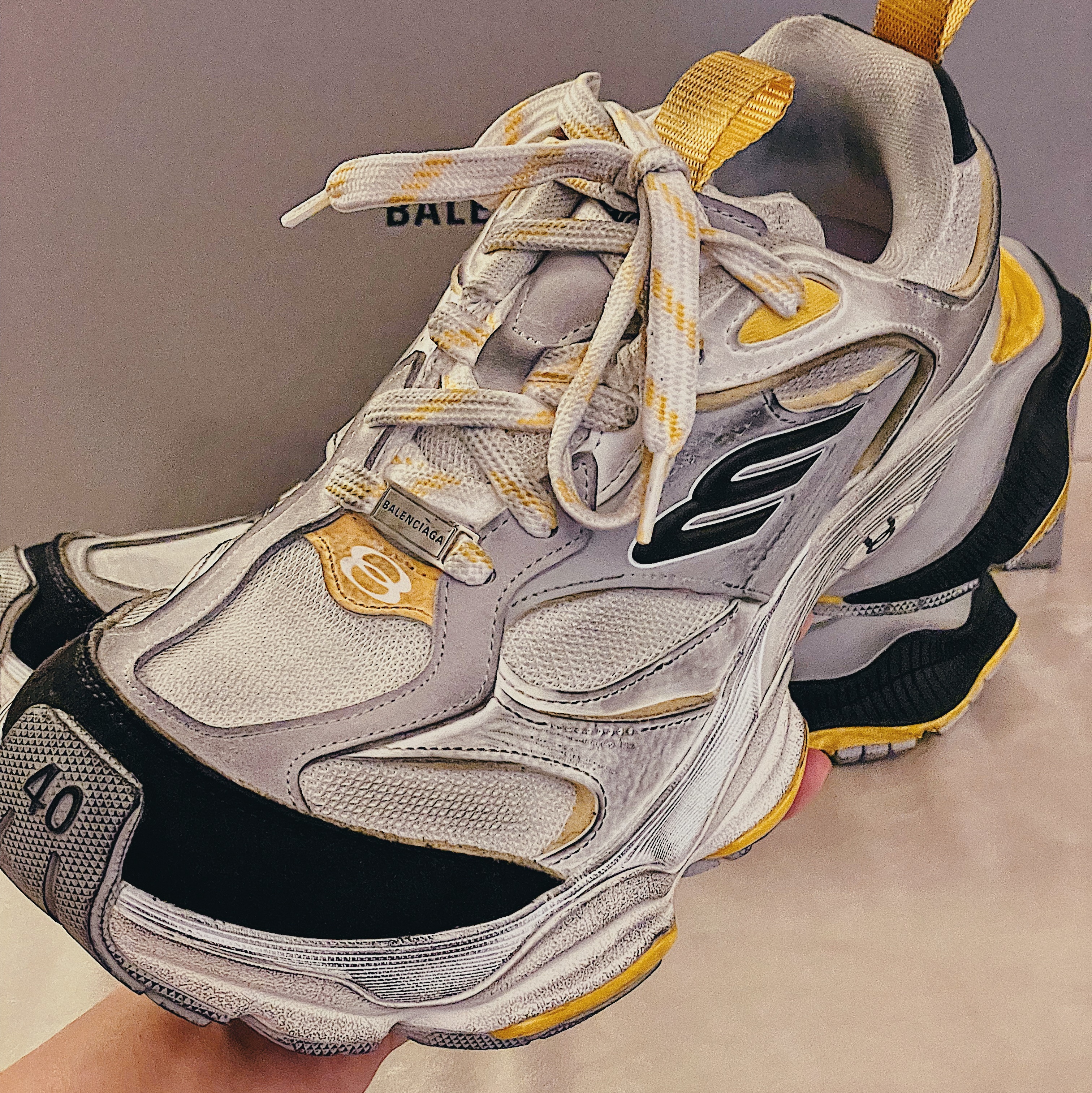 Balenciaga Cargo Sneakers Grey Black Yellow 착용 스타일