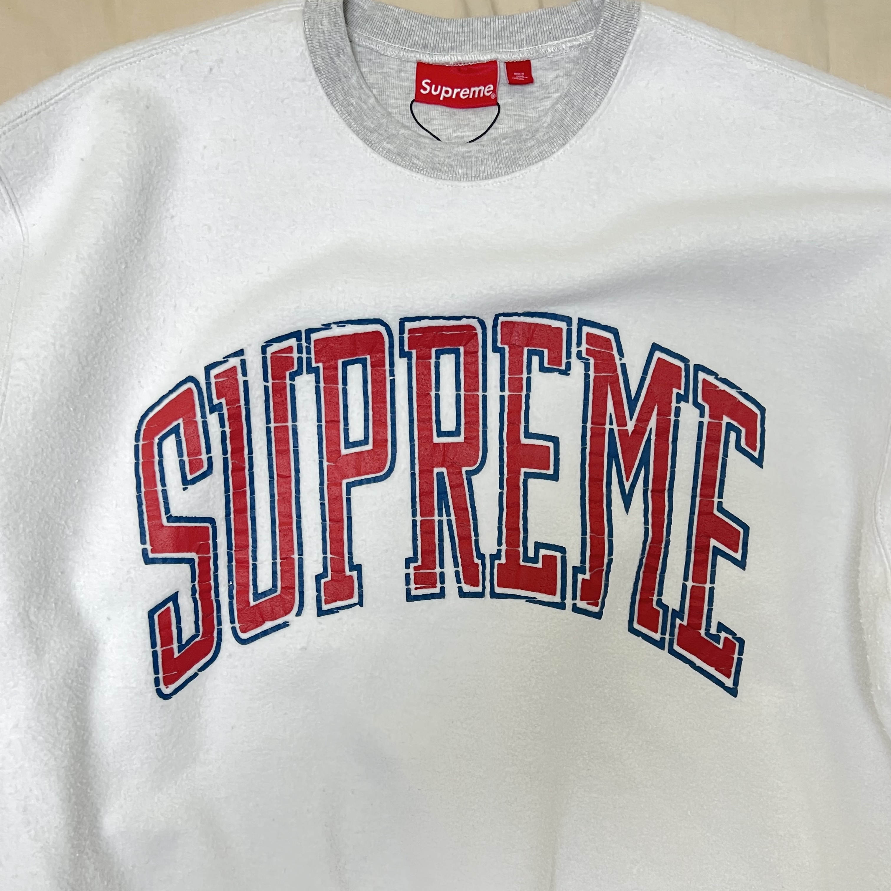 Supreme Inside Out Crewneck Ash Grey - 23FW 착용 스타일