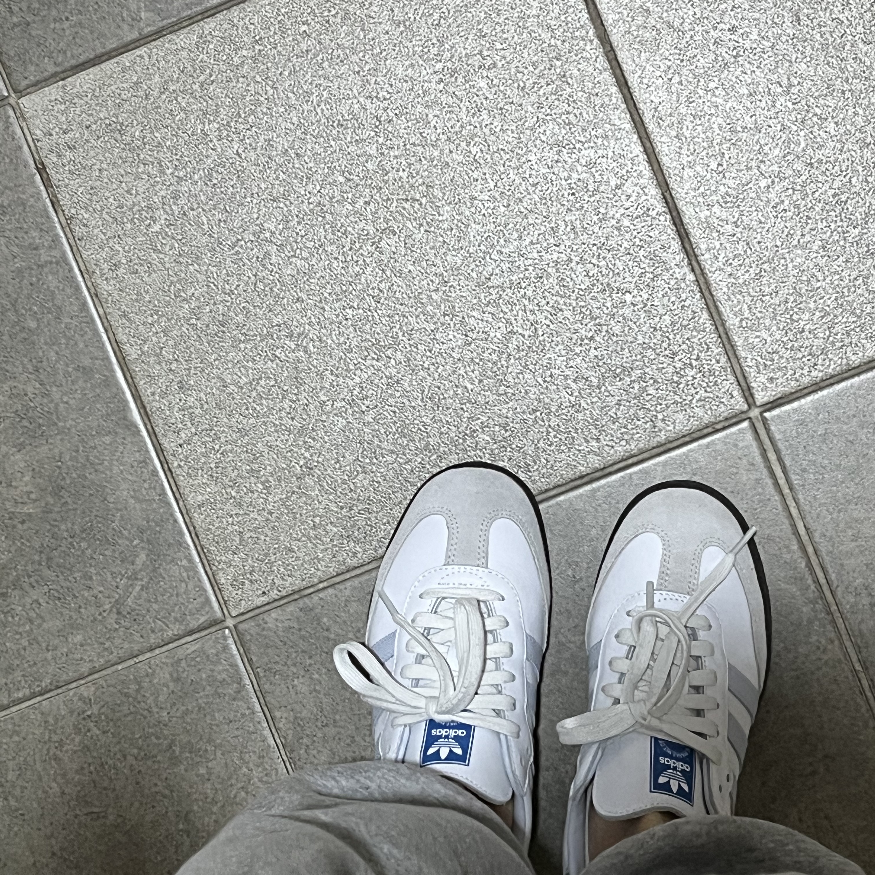Adidas Samba OG Core White Halo Blue 착용 스타일