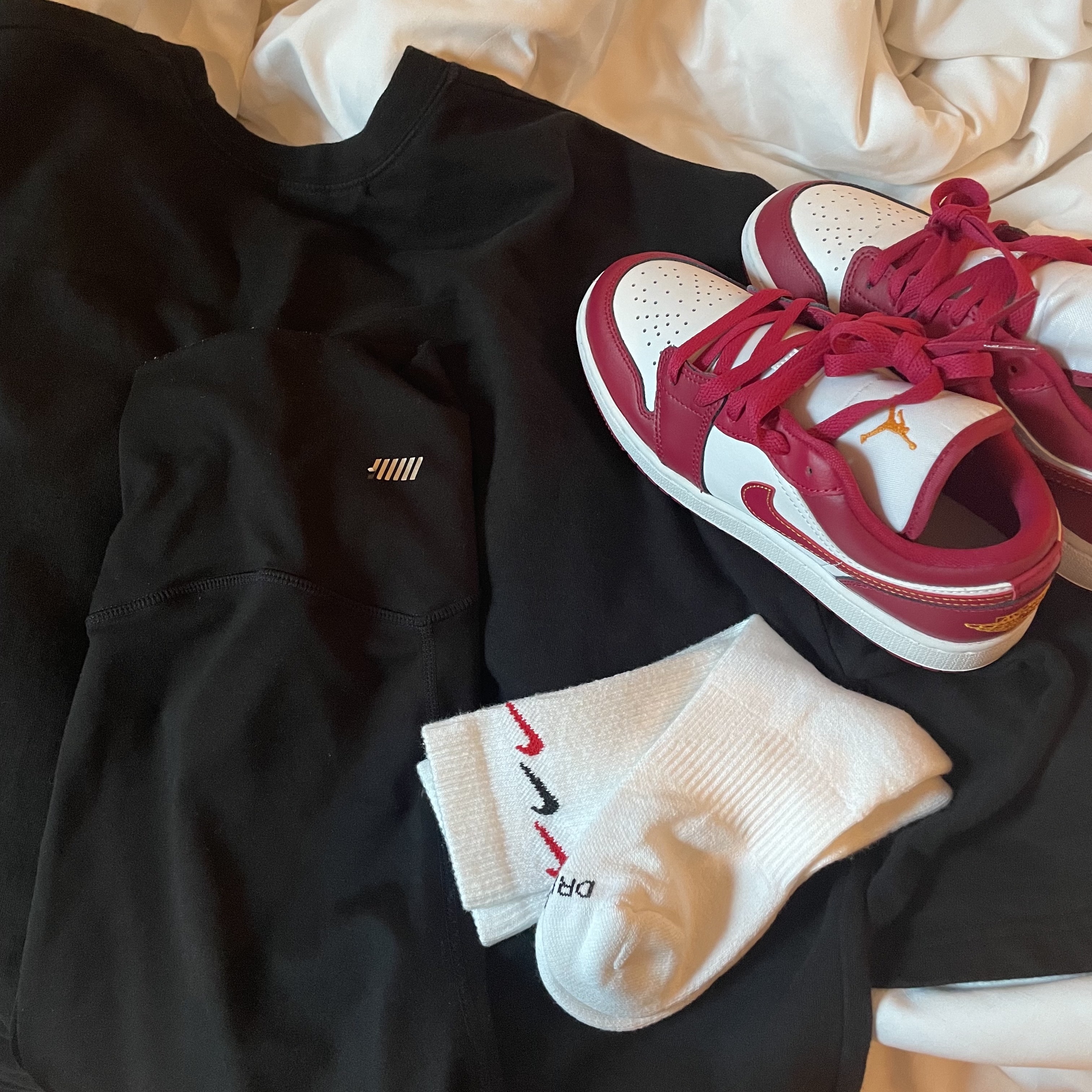 (GS) Jordan 1 Low Cardinal Red 착용 스타일 - 3