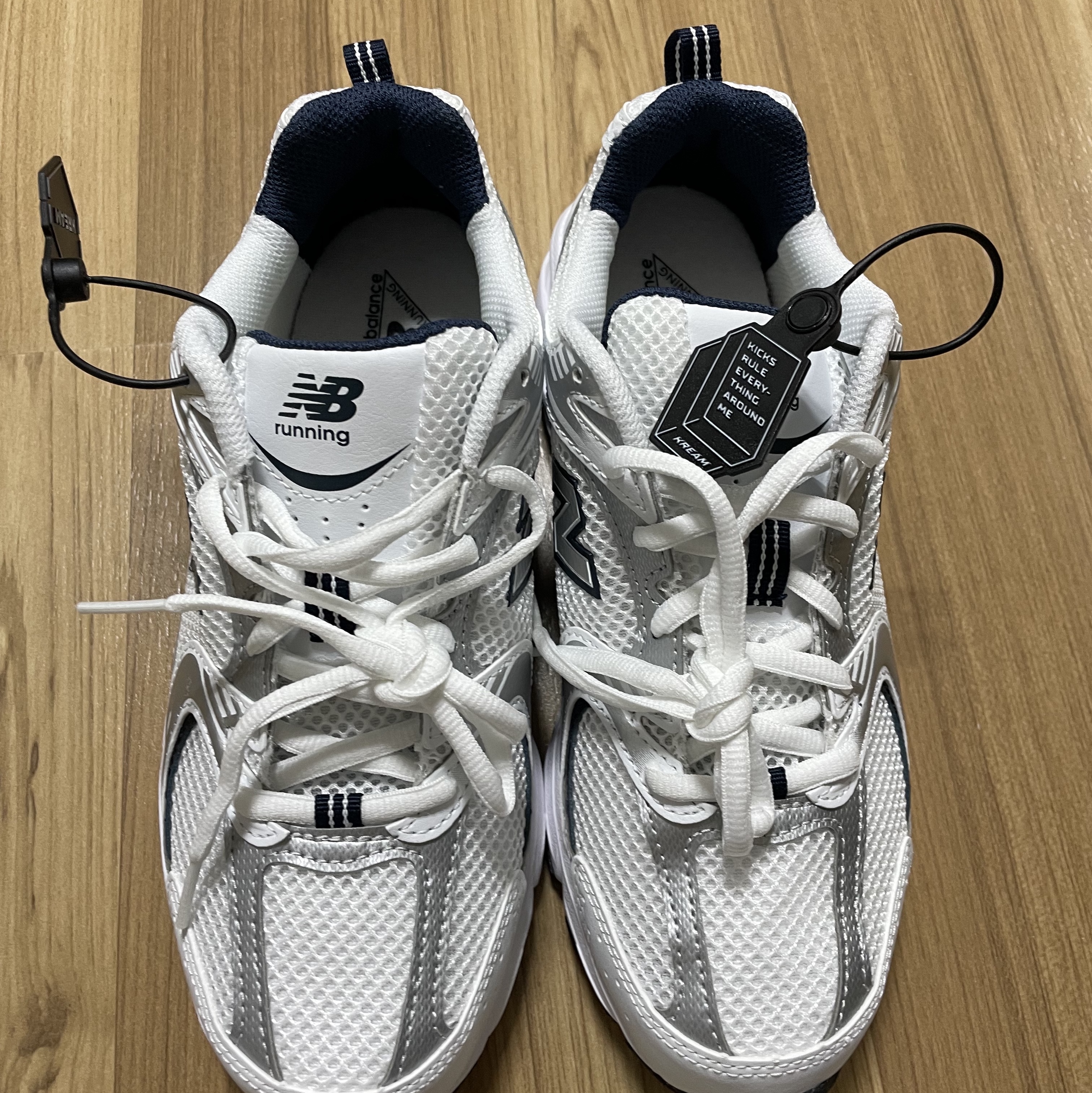 New Balance 530 White 착용 스타일 - 1