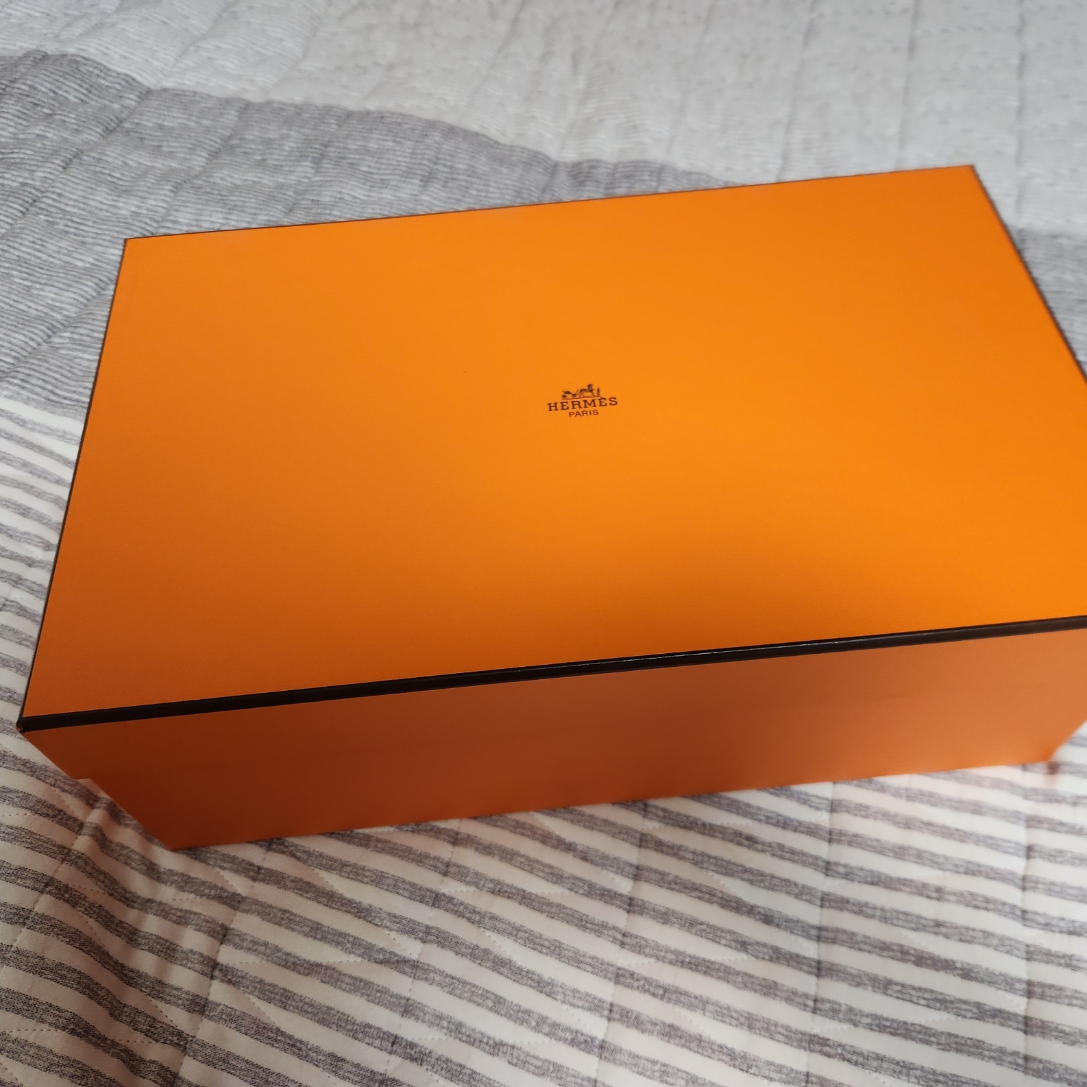 Hermes Bouncing Sneakers Mesh Suede Goatskin & Noir Blanc, Hermes Bouncing Sneakers Canvas Suede Goatskin & Blanc Orange 착용 스타일 - 4