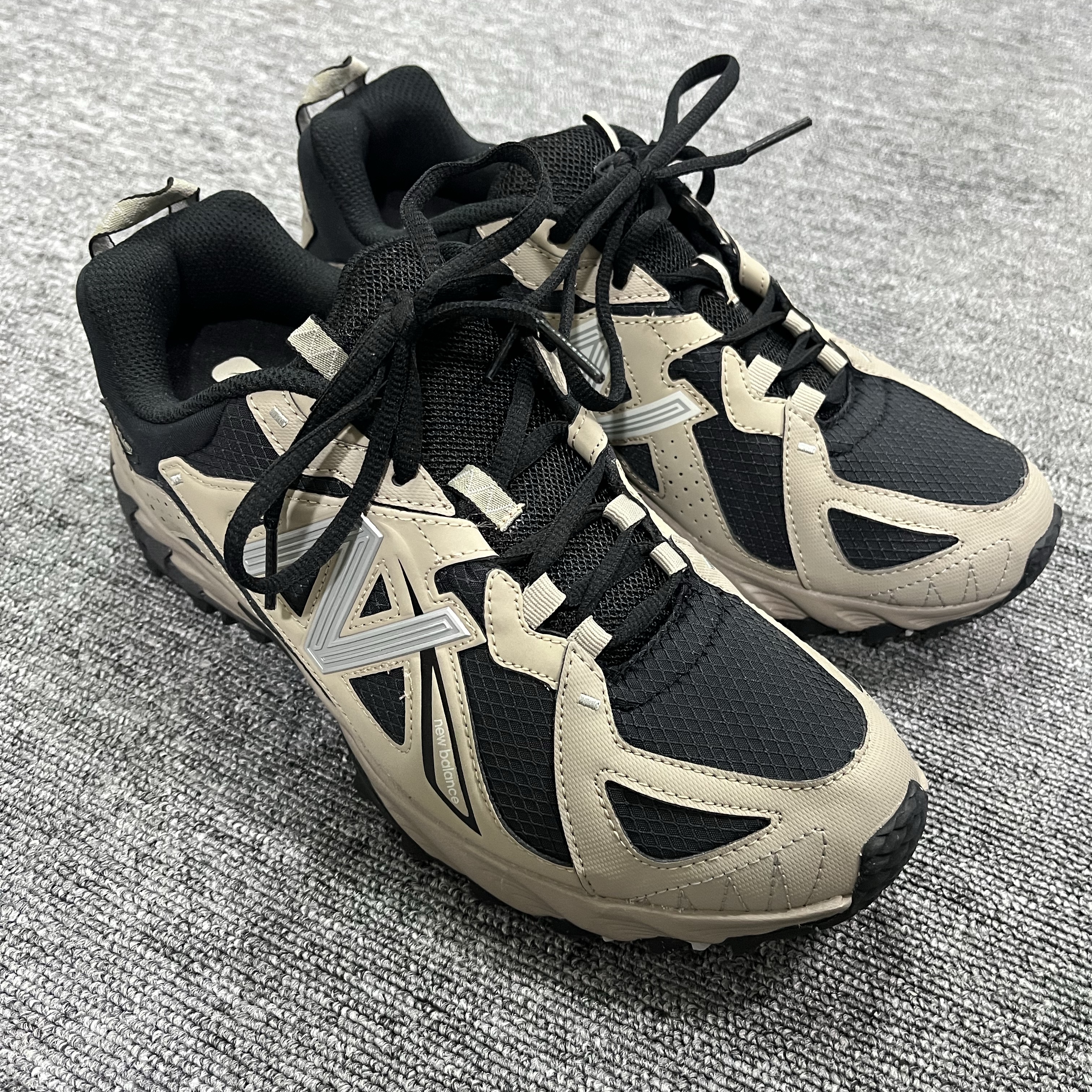 New Balance ML610T Aluminum Black - D Standard 착용 스타일