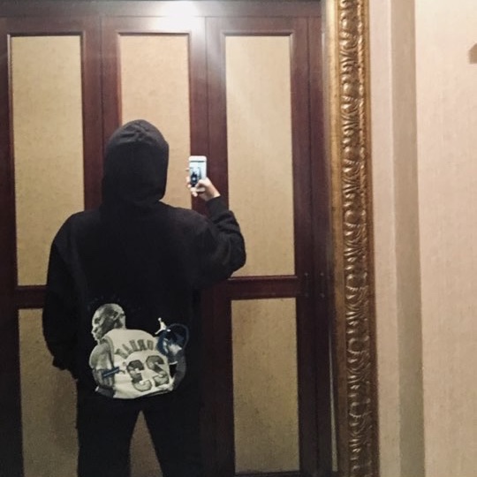Jordan x Travis Scott x Fragment Hoodie Black (DJ0615-010), Jordan 1 x Travis Scott x Fragment Retro Low OG SP Military Blue 착용 스타일 - 1
