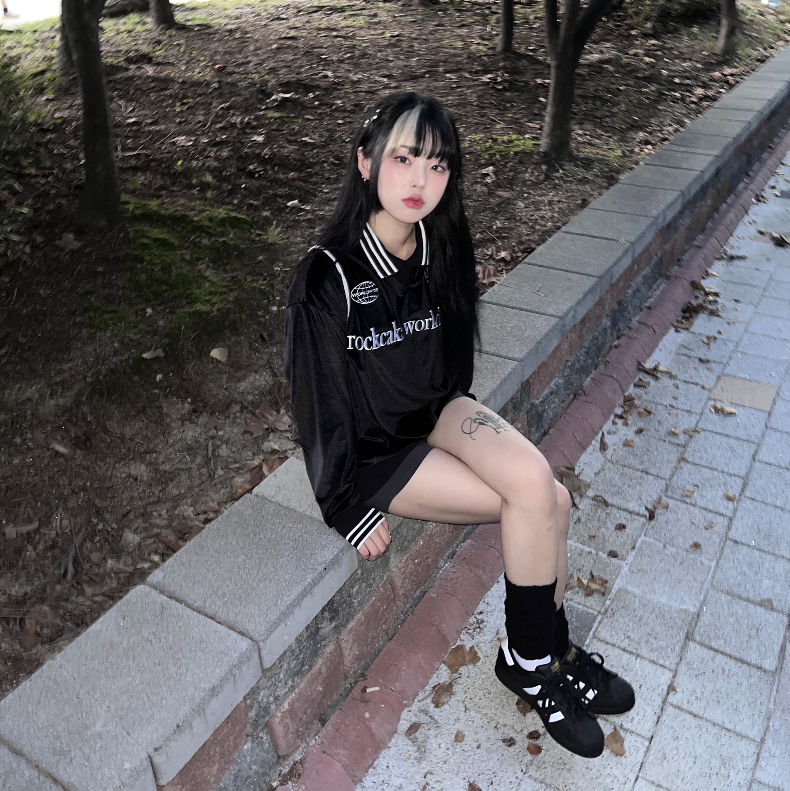 (J) Adidas Superstar Black White 착용 스타일