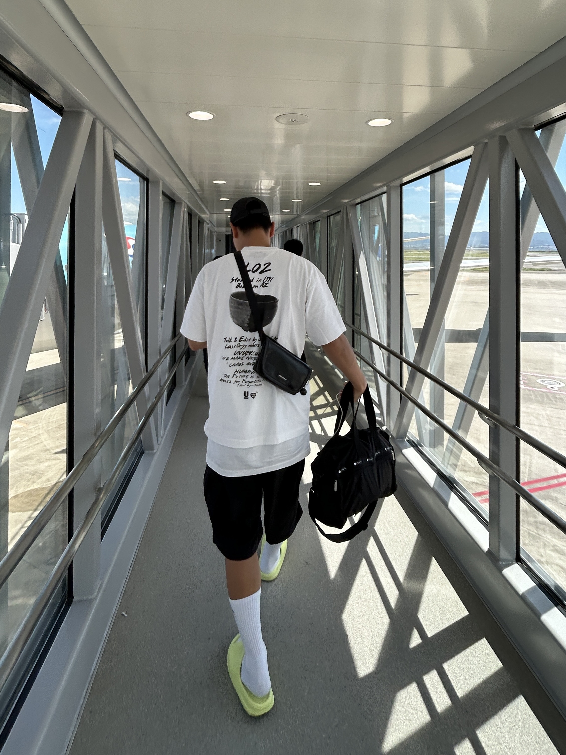 Human Made x Undercover Last Orgy 2 S/S T-Shirt Pink White, Adidas Yeezy Slide Glow Green 2022/2023 착용 스타일 - 1