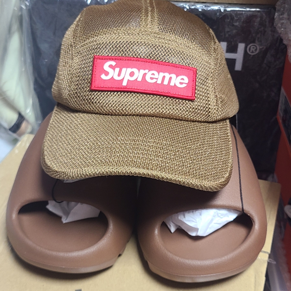 Supreme Mesh Cordura Camp Cap Sand - 23SS, Adidas Yeezy Slide Flax 착용 스타일