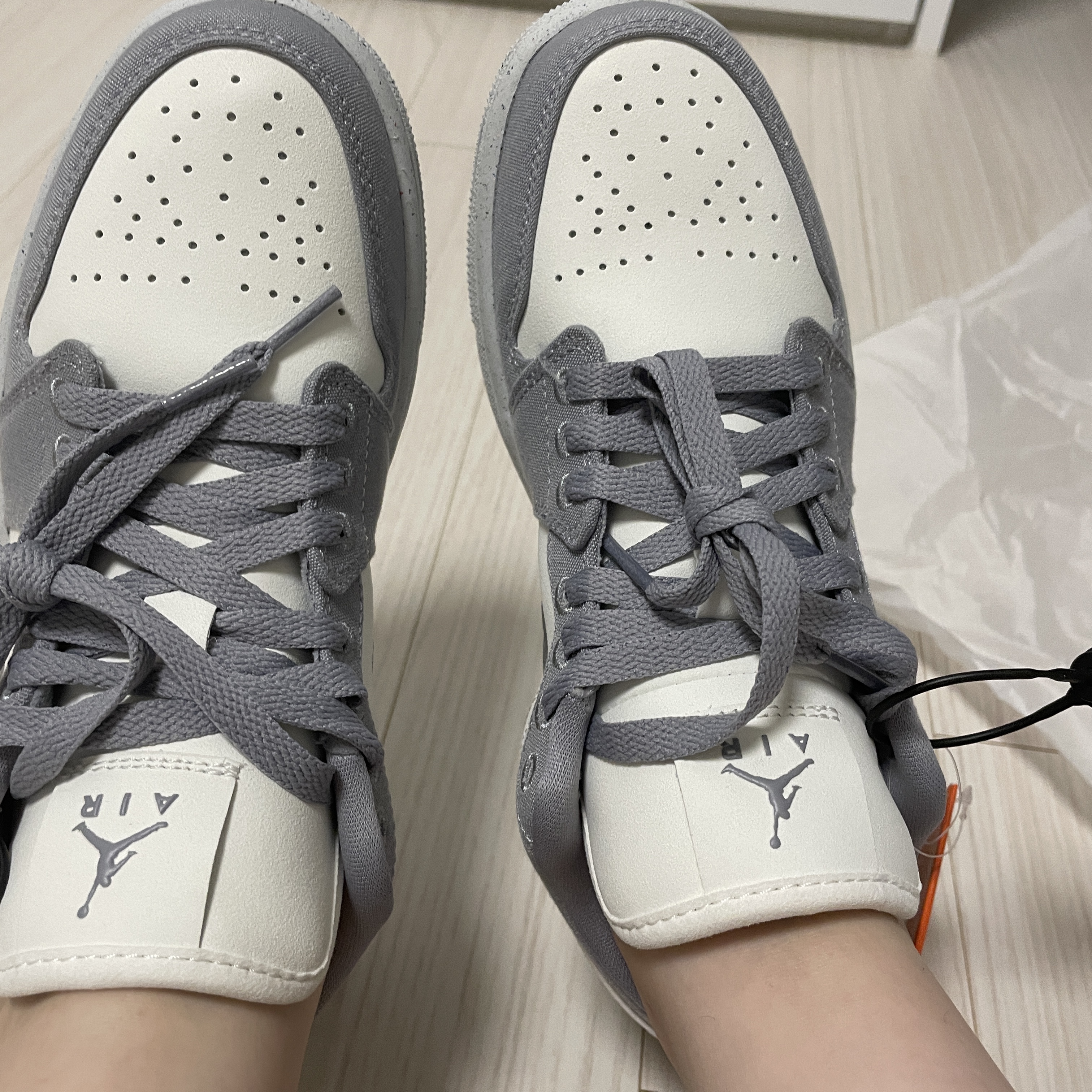 (W) Jordan 1 Low SE Light Steel Grey 착용 스타일