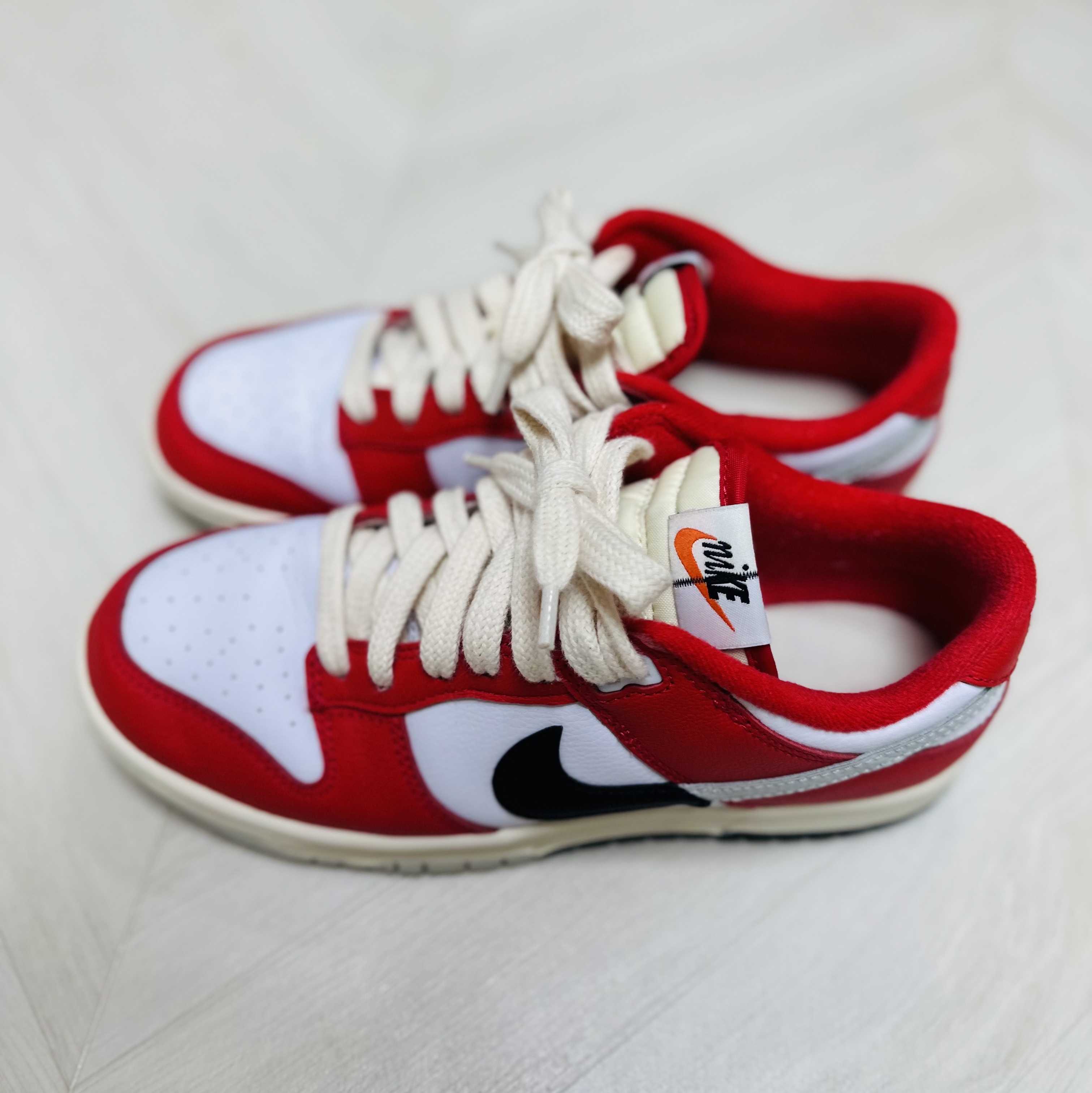 Nike Dunk Low Retro PRM University Red Black 착용 스타일