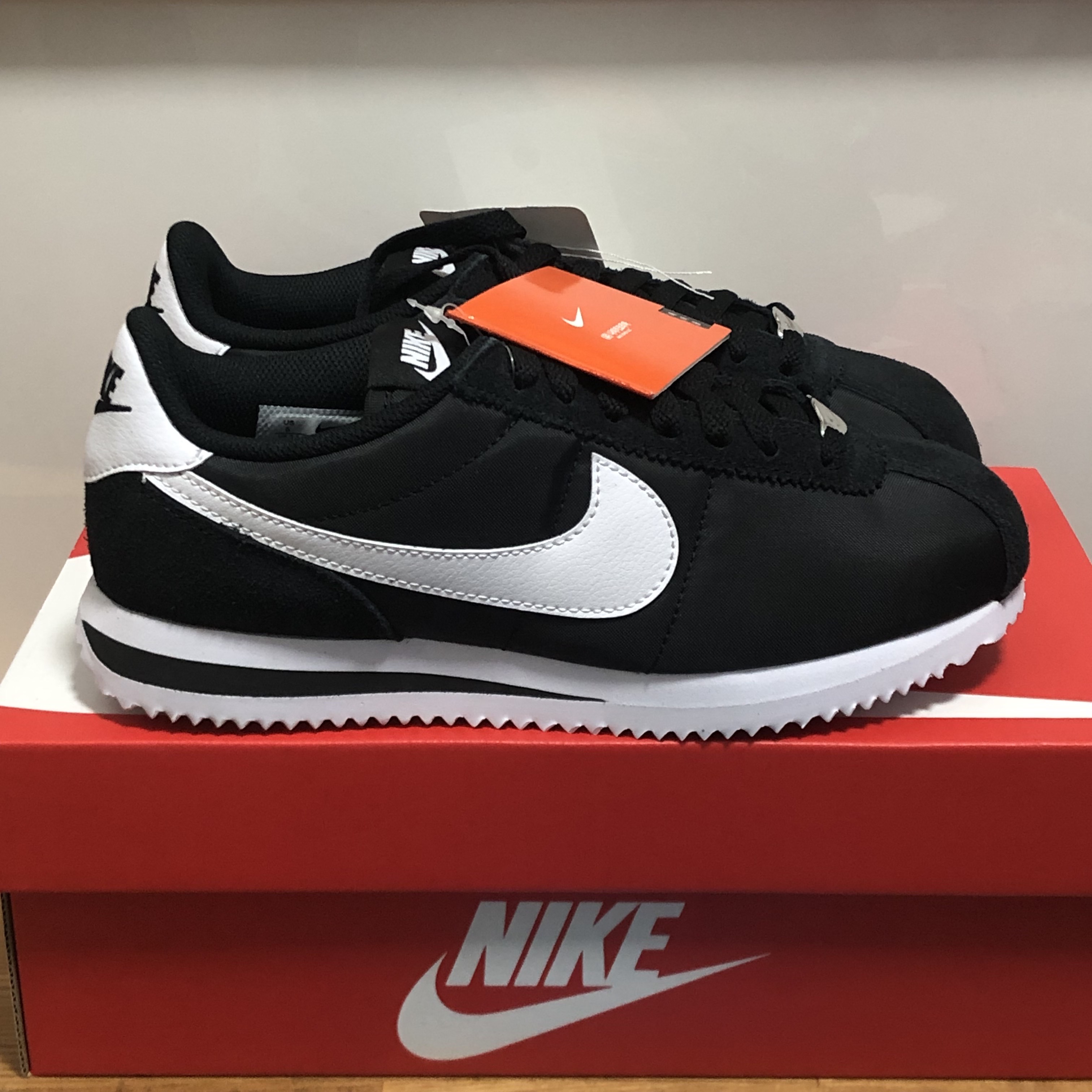 (W) Nike Cortez Black and White 착용 스타일