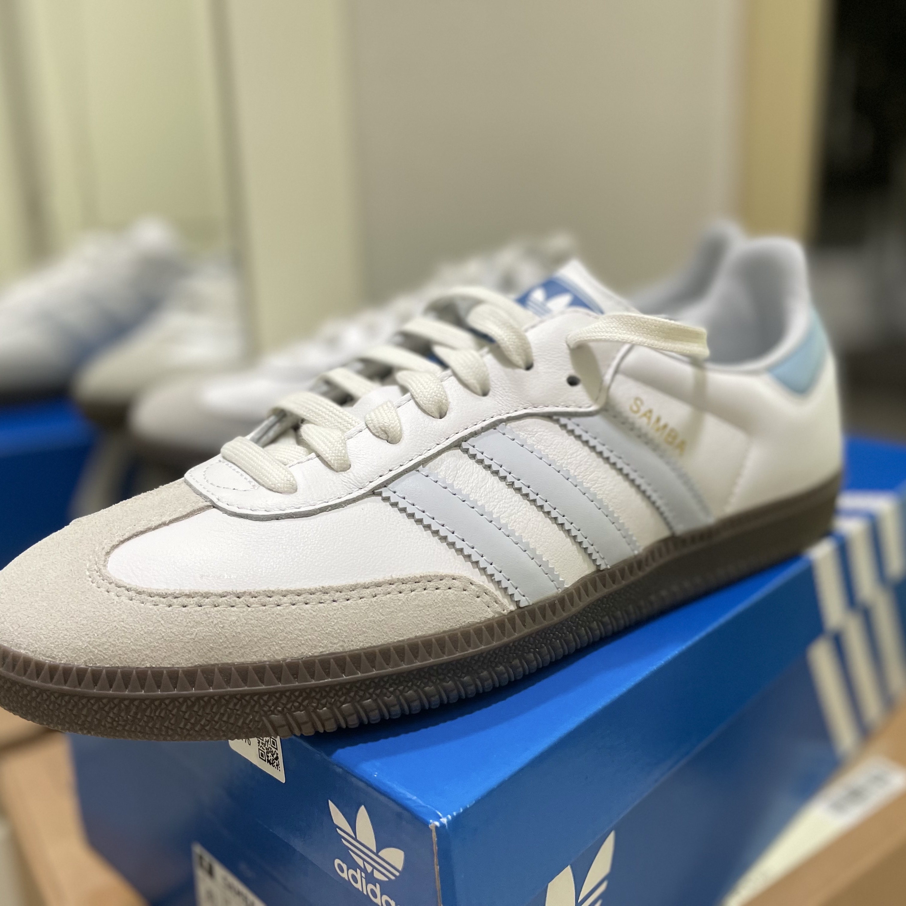 Adidas Samba OG Core White Halo Blue 착용 스타일