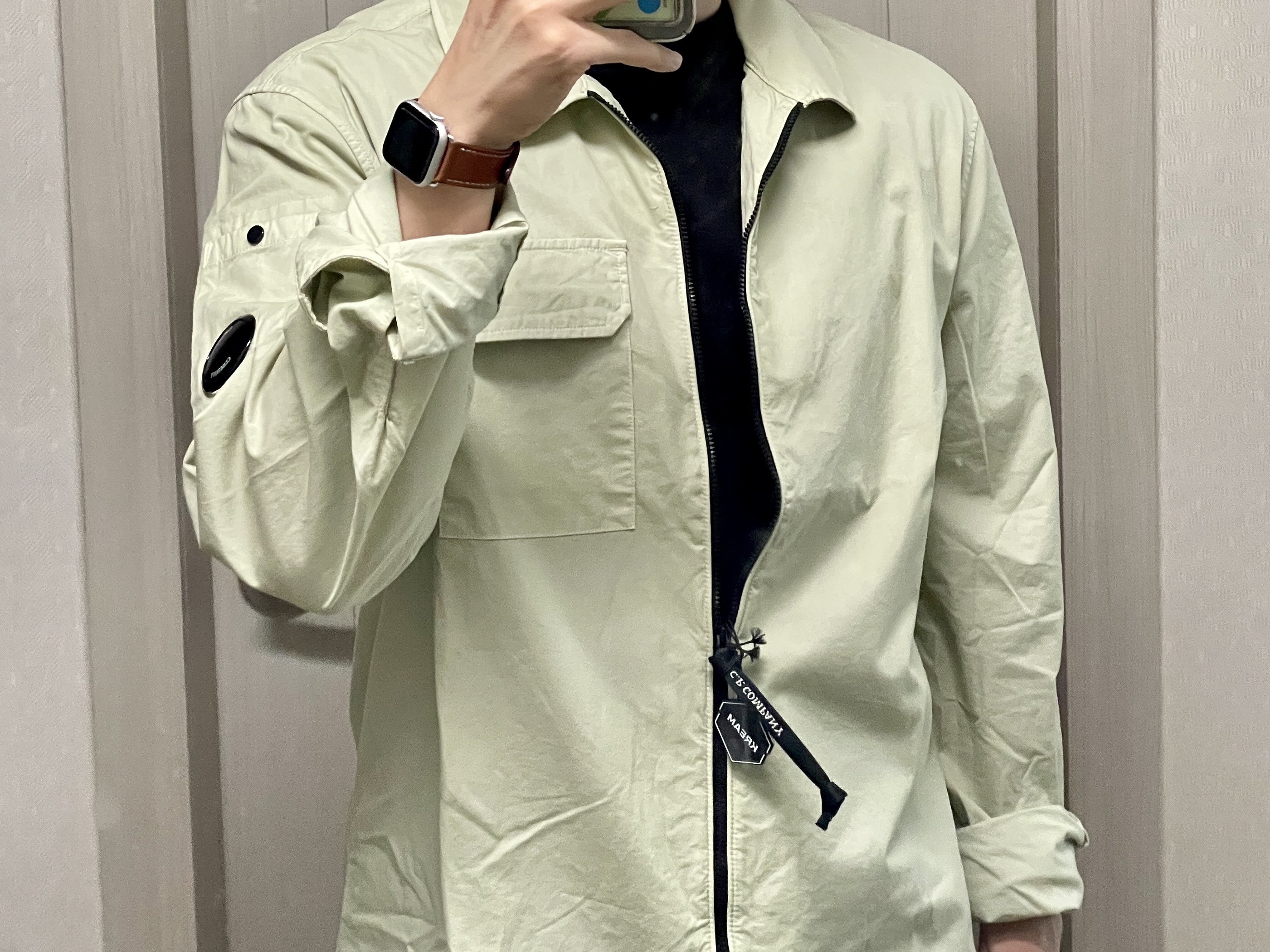 C.P. Company Gabardine Zipped Shirt Pellican White - 22FW 착용 스타일