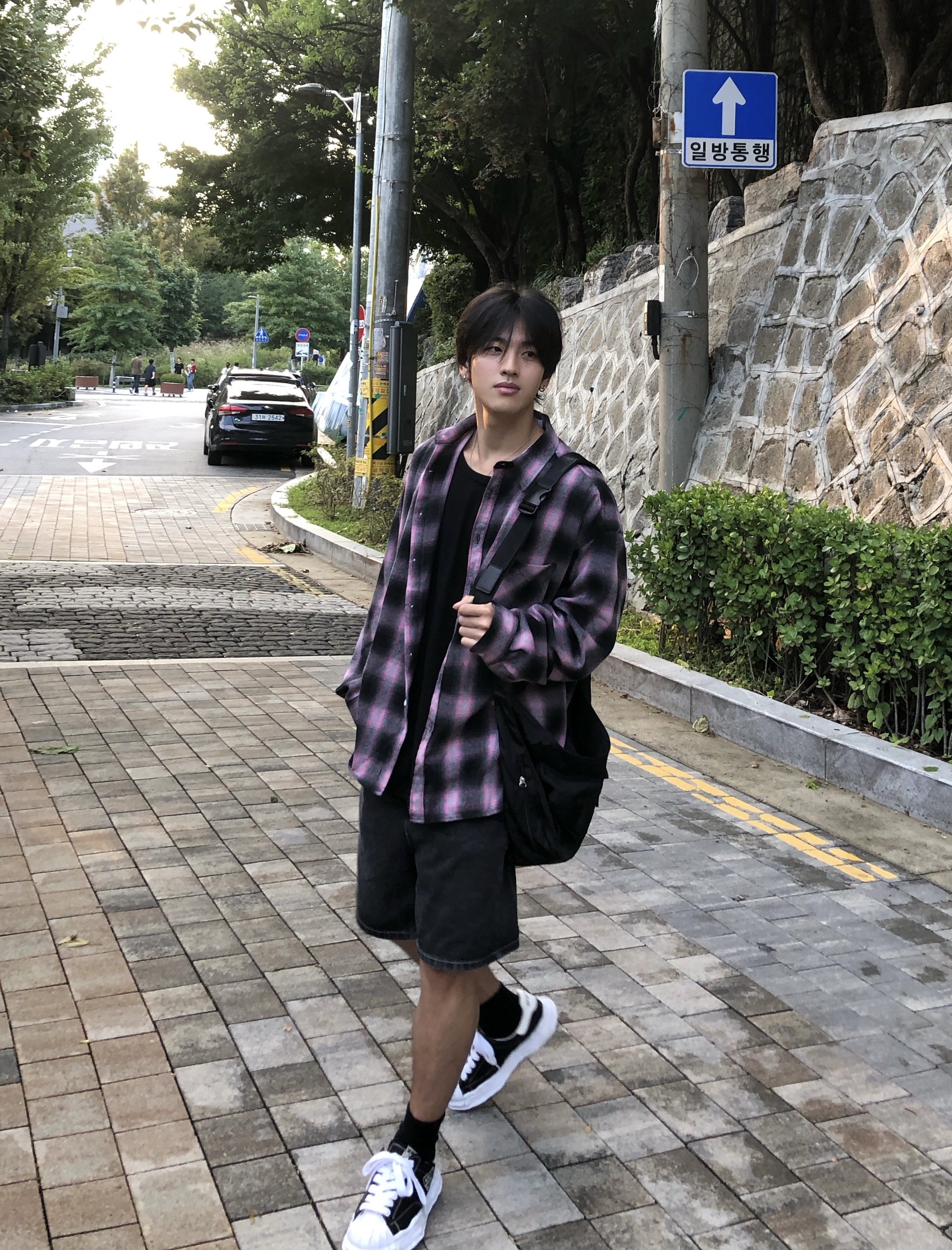 Maison Mihara Yasuhiro Blakey OG Sole Canvas Low-top Sneakers Black White 착용 스타일 - 3