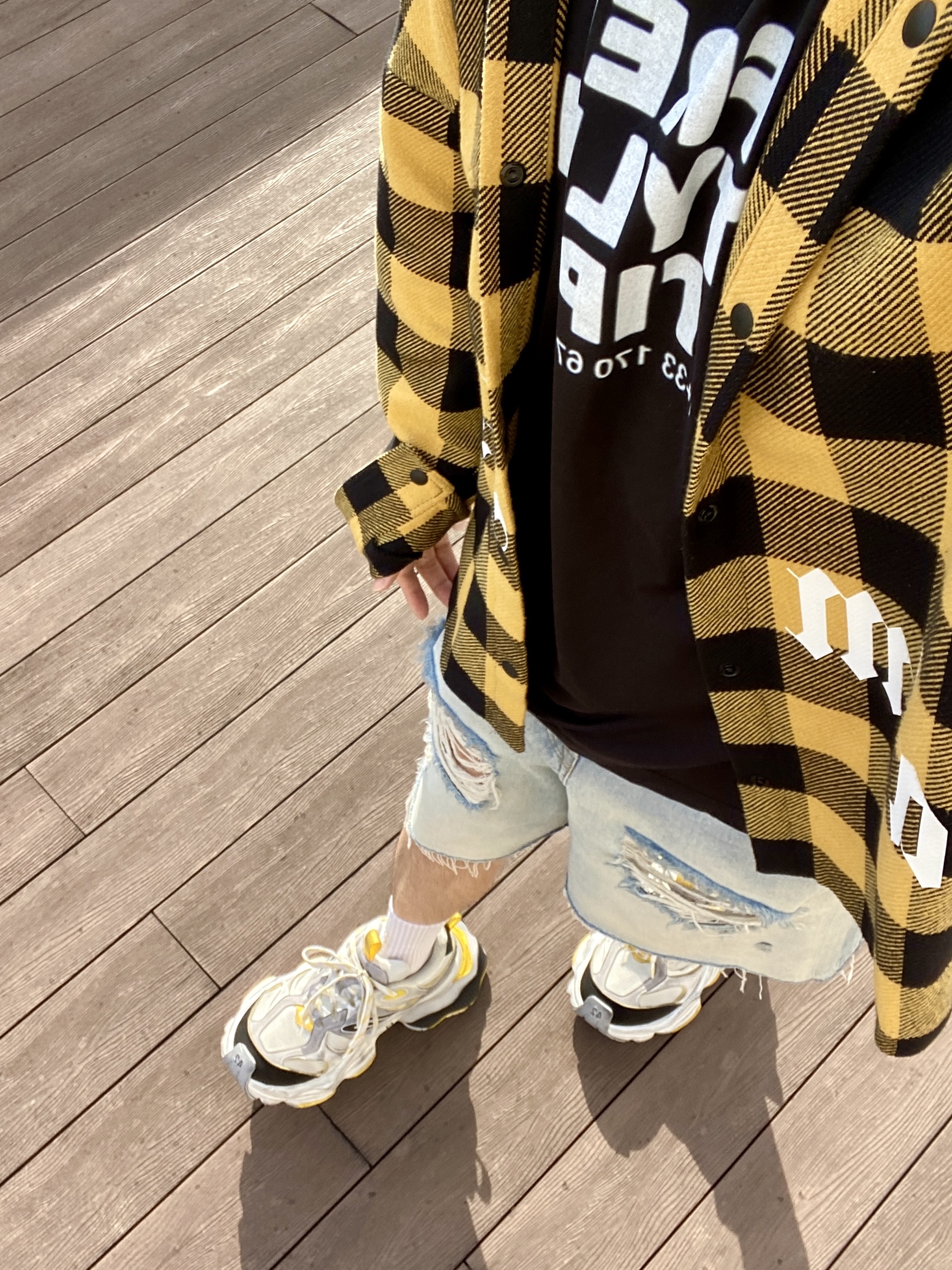 Balenciaga Cargo Sneakers Grey Black Yellow 착용 스타일