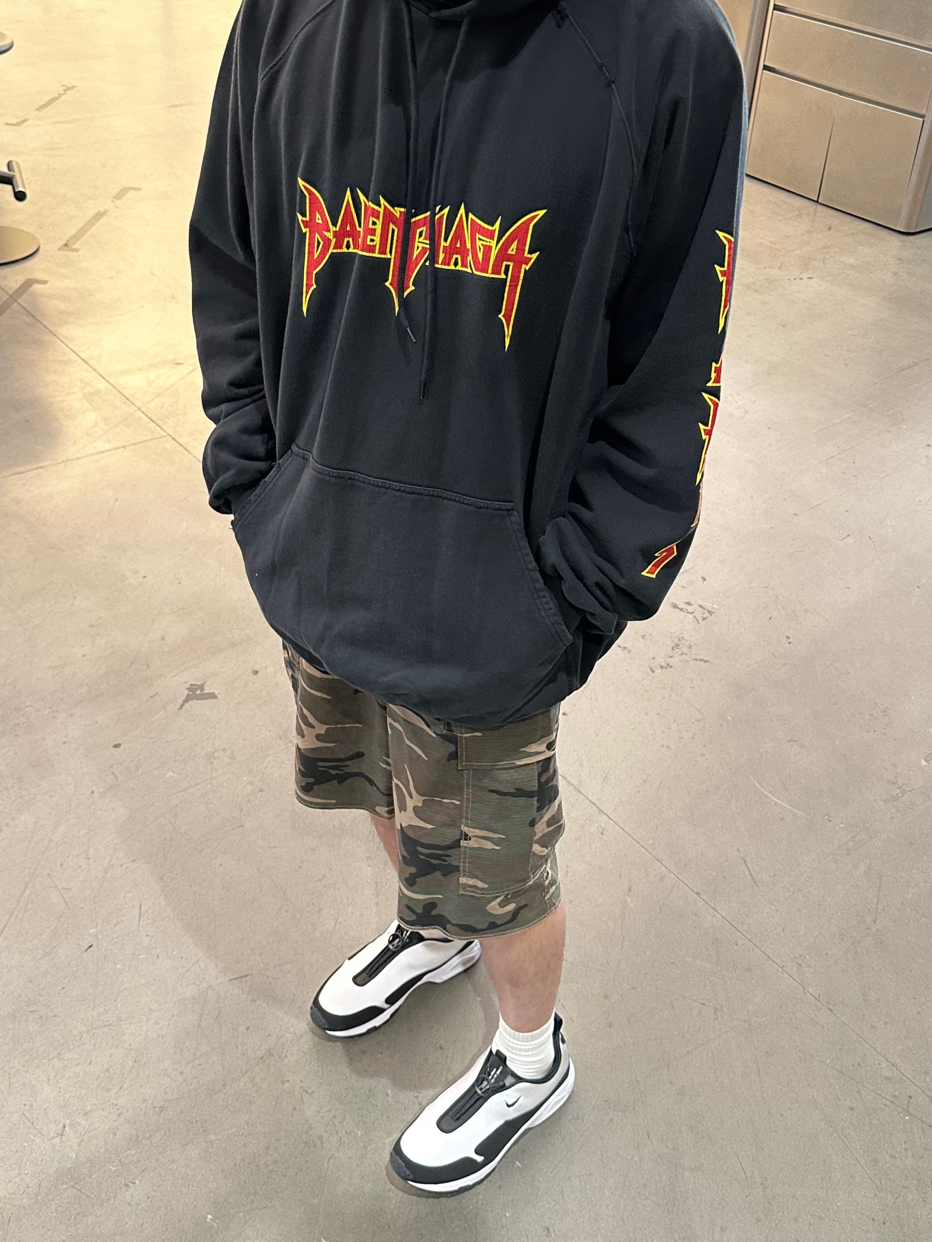 Nike x Comme des Garcons Homme Plus Air Max Sunder SP White Black, Balenciaga Metal Oversized Hoodie Black 착용 스타일 - 5