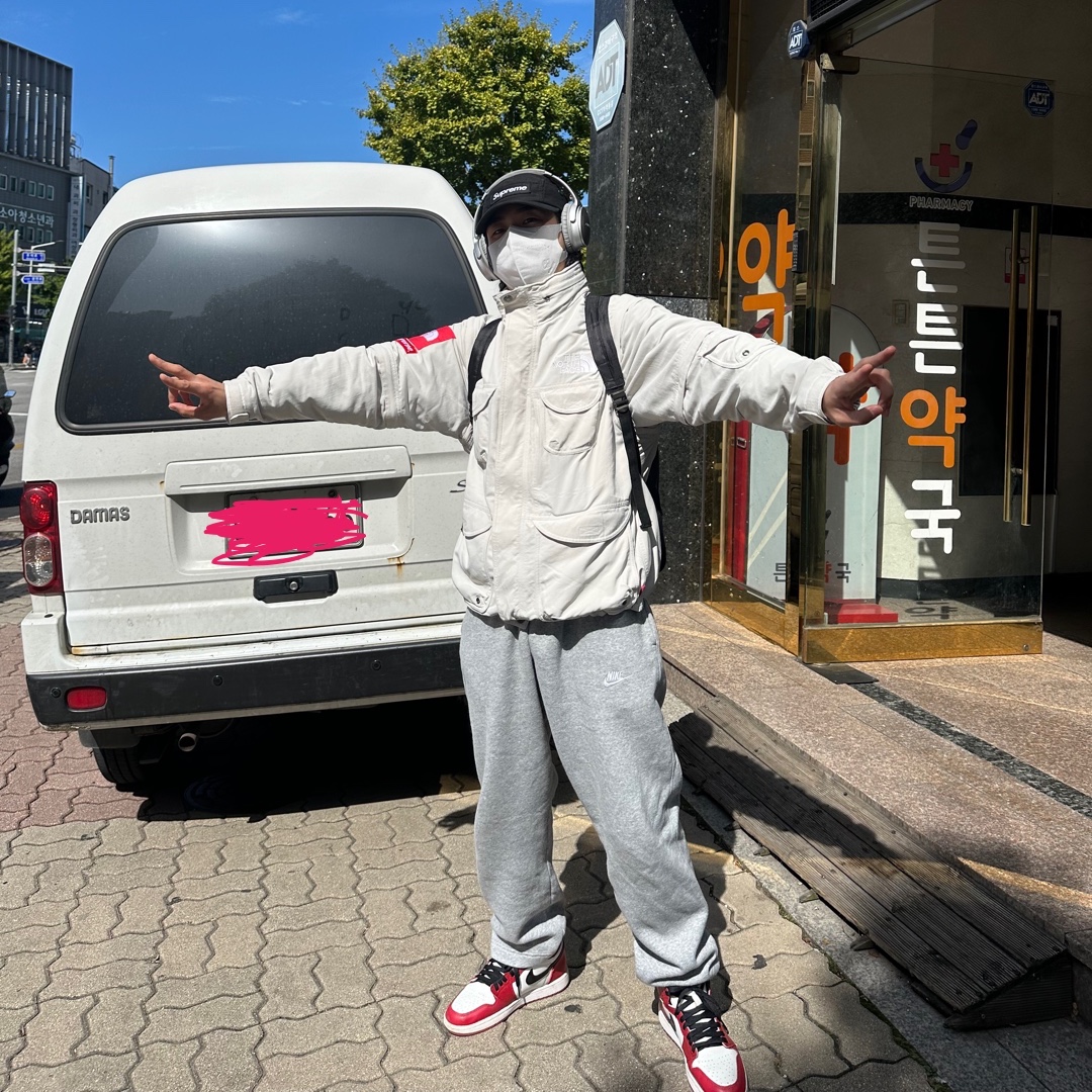 Supreme x The North Face Trekking Convertible Jacket Stone - 22SS, BOSE QC35 II Silver (Korean Ver.) 착용 스타일 - 1