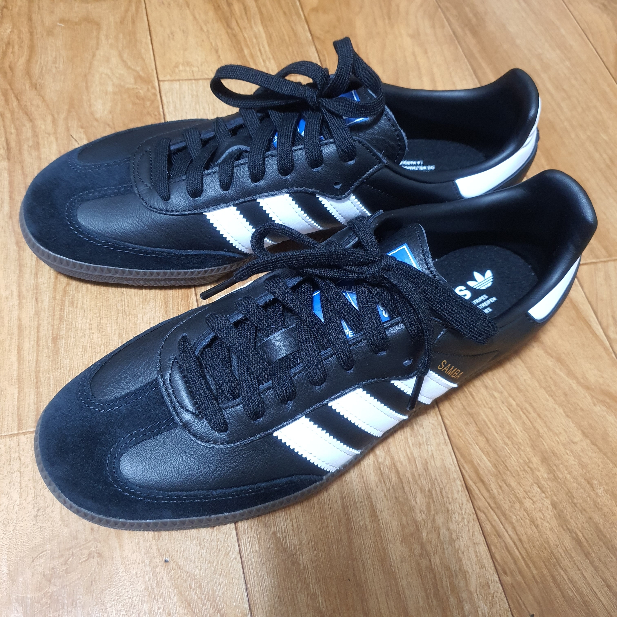 Adidas Samba OG Black White Gum 착용 스타일