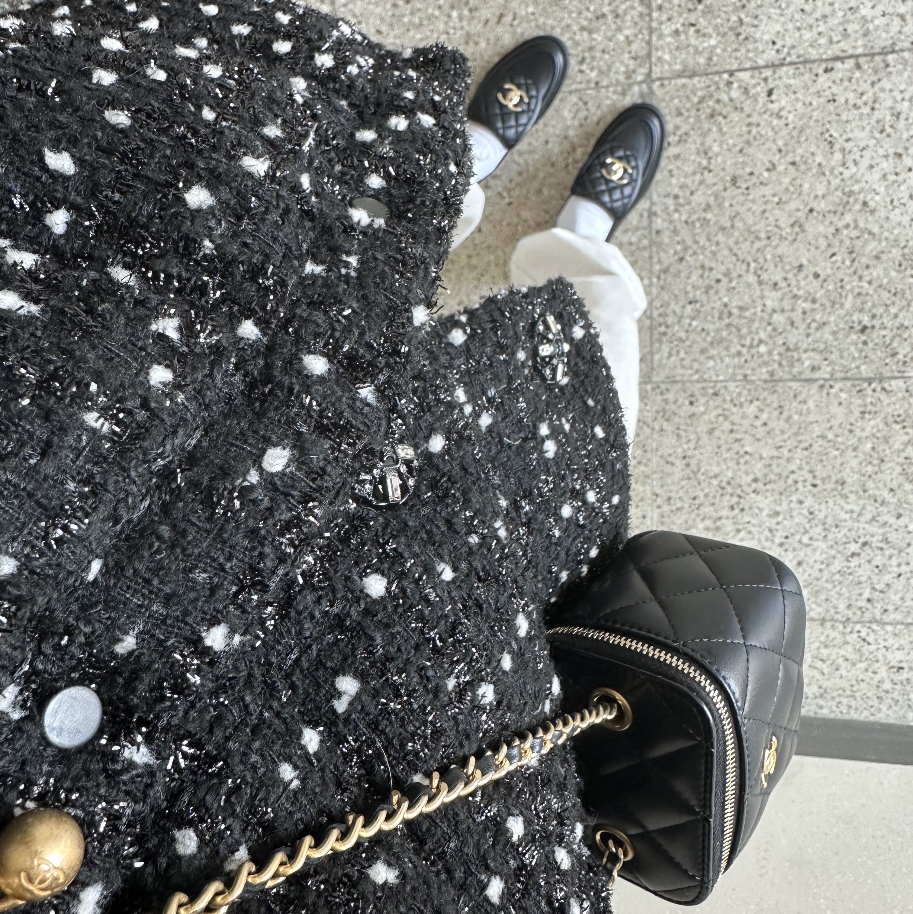 (W) Chanel Loafers Lambskin & Gold Black 착용 스타일