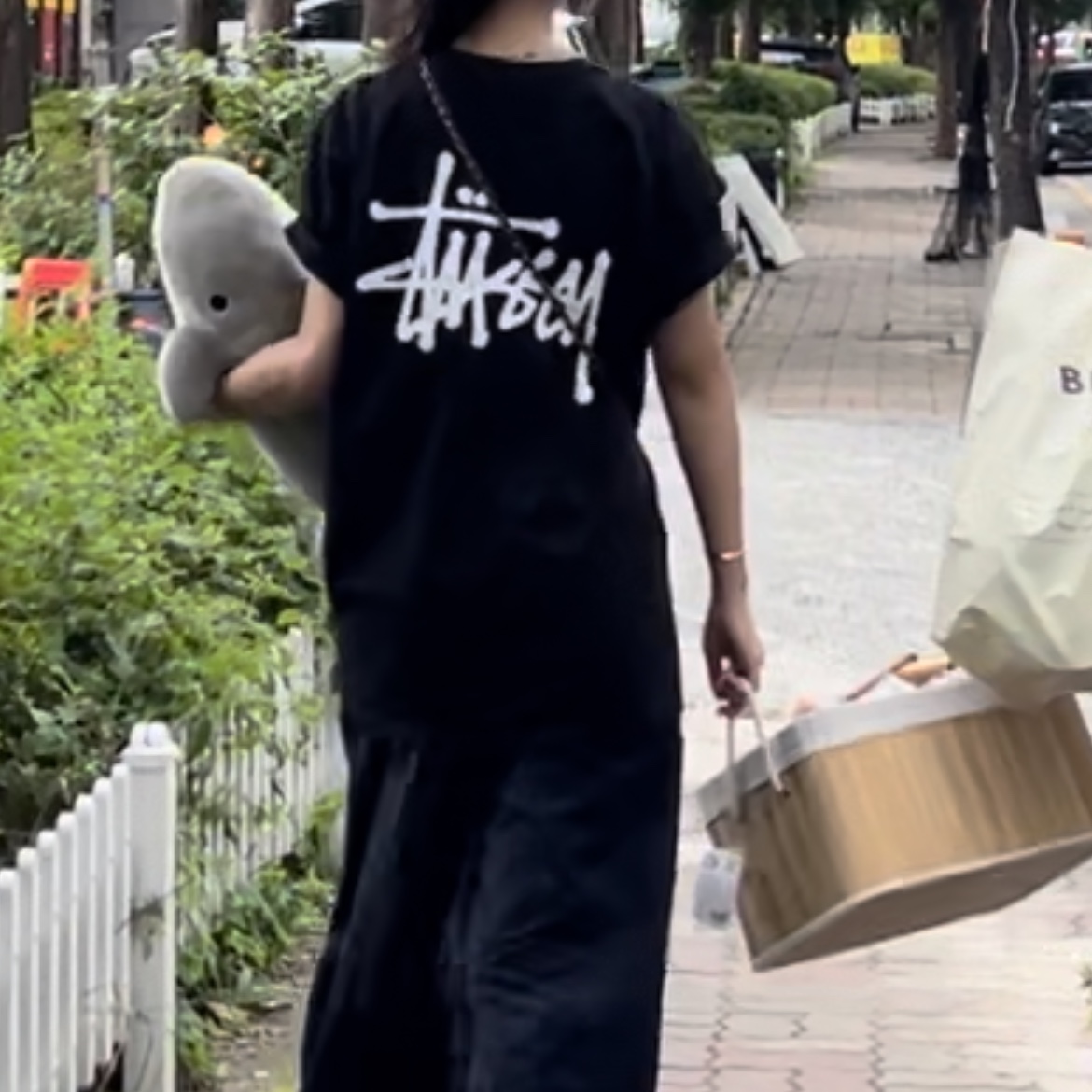 Stussy Basic Stussy T-Shirt Black 2023 착용 스타일 - 2