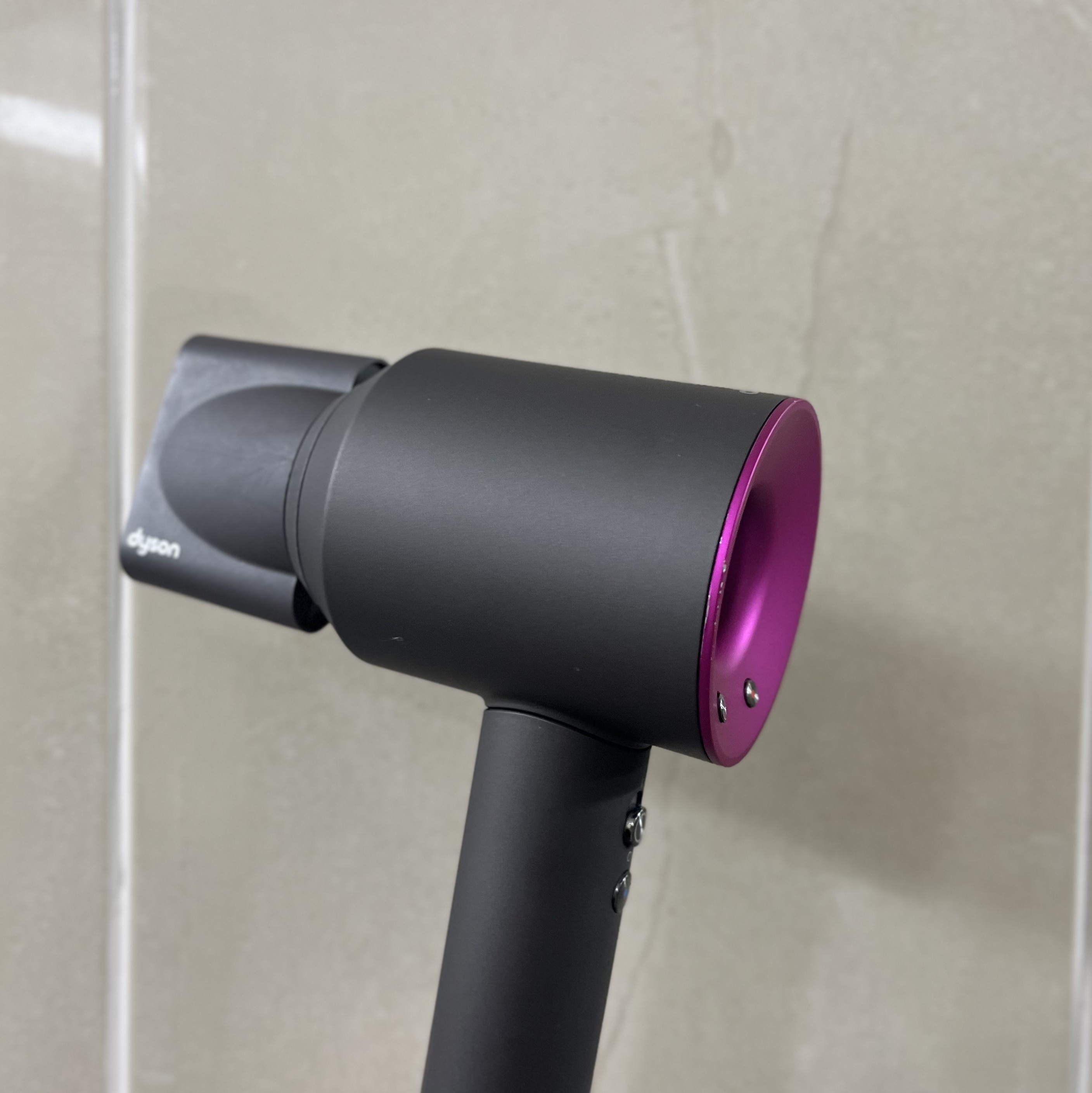 Dyson Supersonic Hair Dryer Iron Fuchsia (Korean Ver.) 착용 스타일 - 2