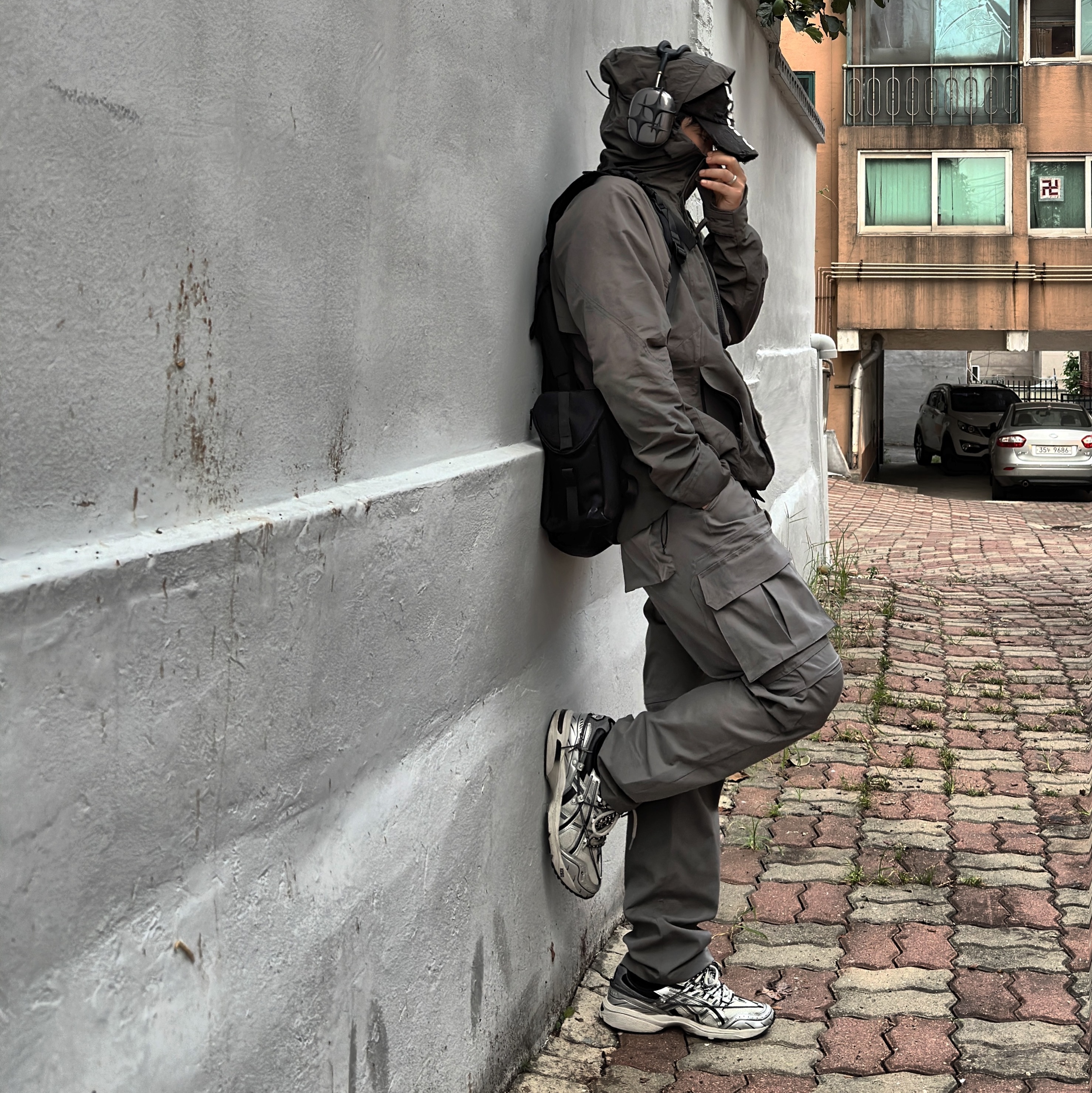Undermycar Rikan Multi Pocket Casual Jacket Phantom - 21FW, Asics x Andersson Bell Gel-1090 Glacier Grey Silver 착용 스타일 - 2