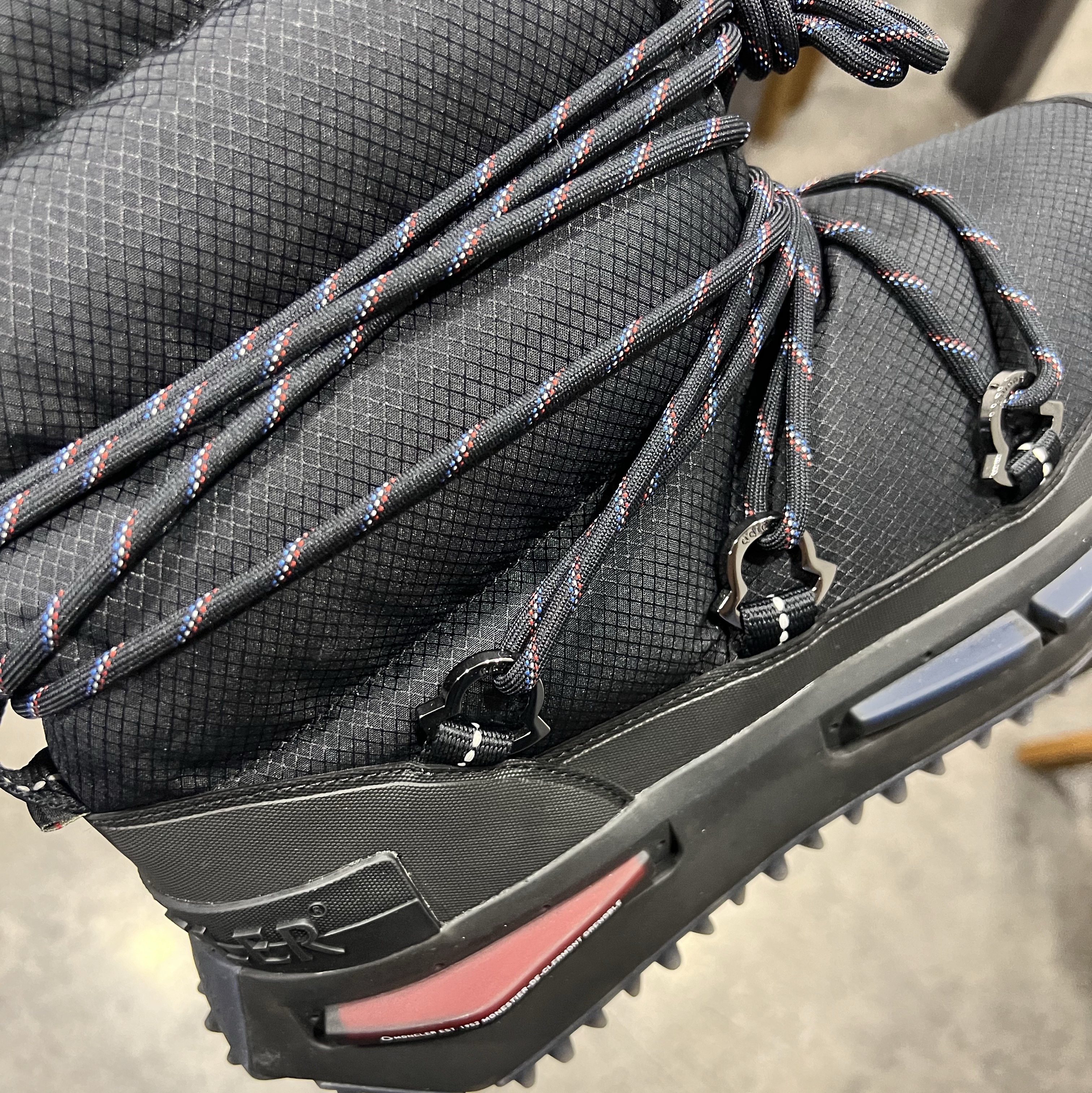 Adidas x Moncler NMD Mid Core Black 착용 스타일 - 3